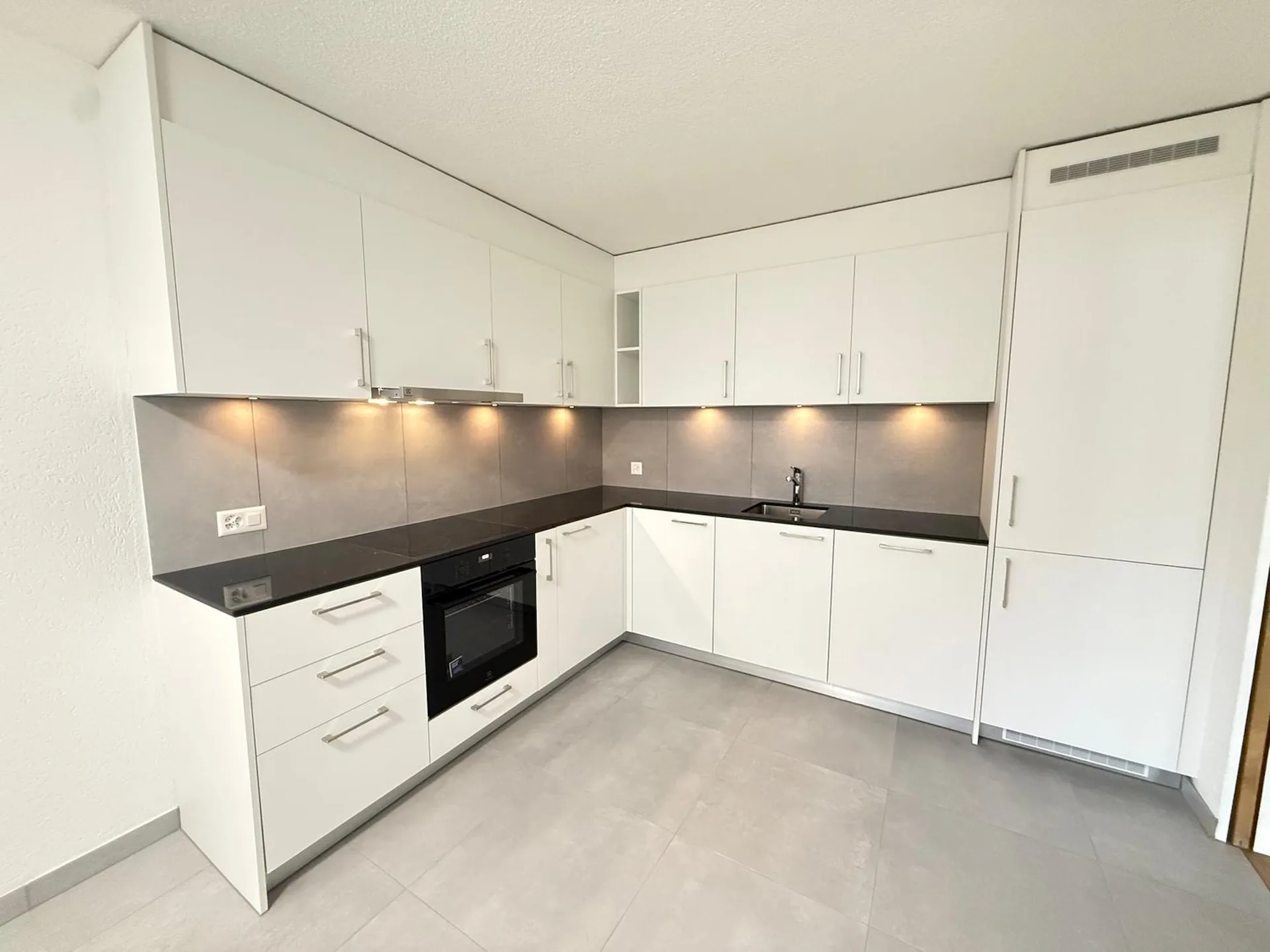 ERSTVERMIETUNG nach Sanierung: 4.5-Zi-Wohnung mit Balkon im Eigentumsstandart