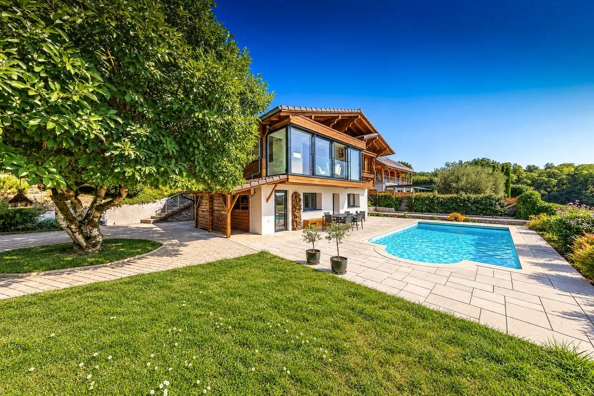Très belle villa avec vue panoramique sur le lac & le Mt-Blanc!