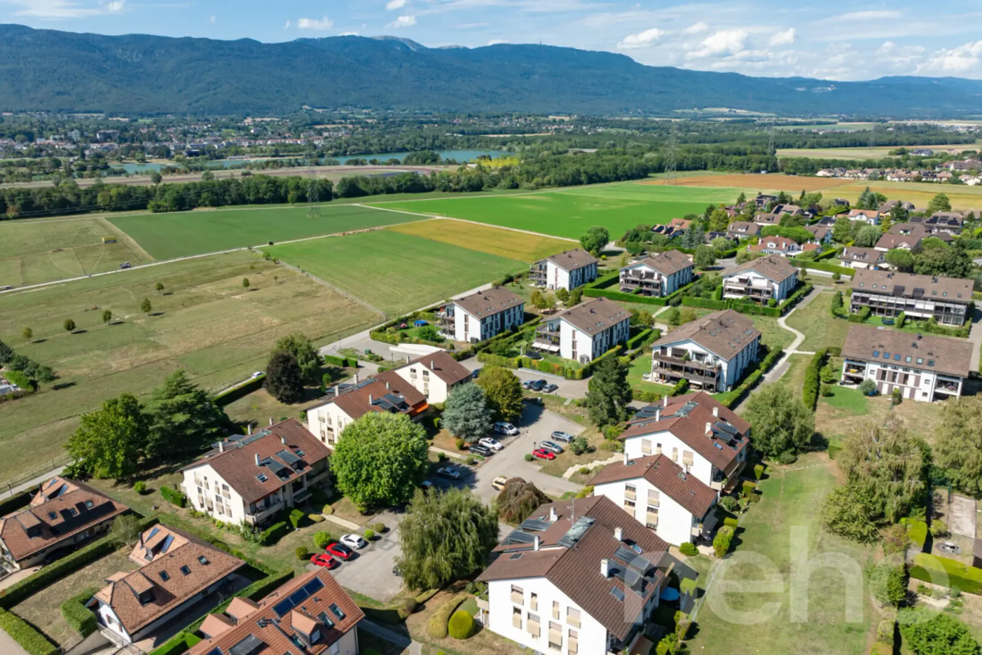 Dachgeschoß-Duplex renoviert in Terre Sainte mit großzügigen Volumen