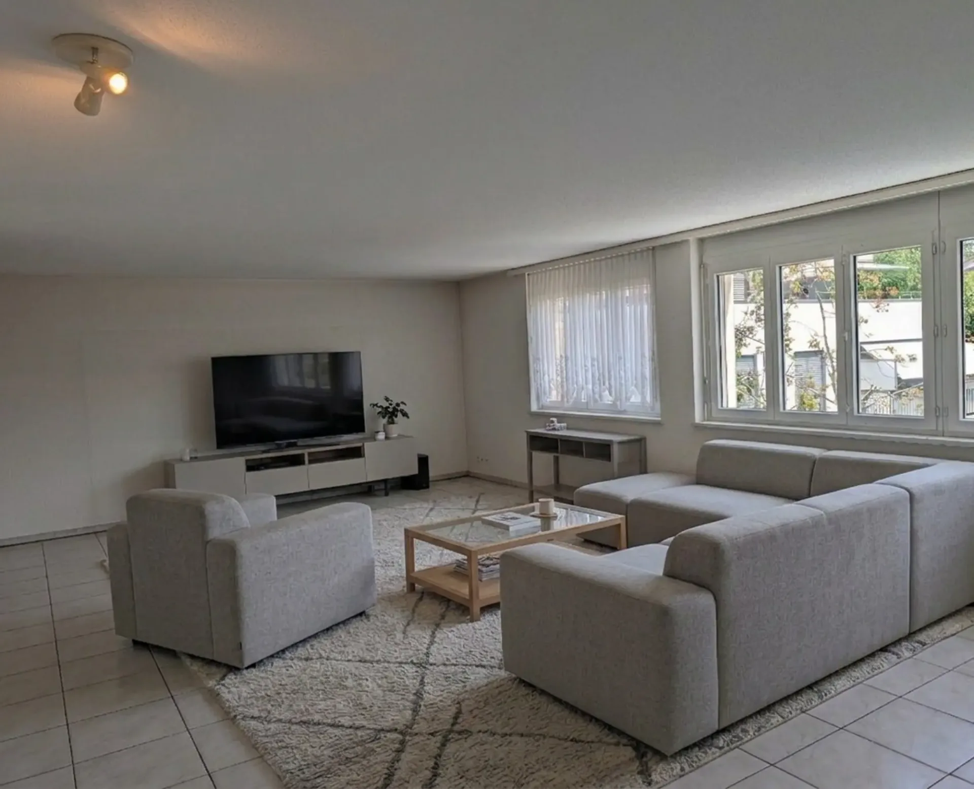 Charmante 3.5-Zimmer-Dachwohnung in Münsingen – Sofort verfügbar!
