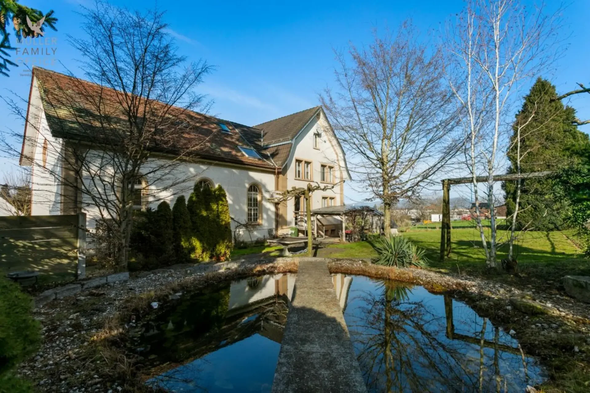 Aussergewöhnliches Einfamilienhaus (ehemaliges Kirchlein) an ruhiger Lage mit viel Entwicklungspotenzial (Mehrgenerationenhaus möglich)