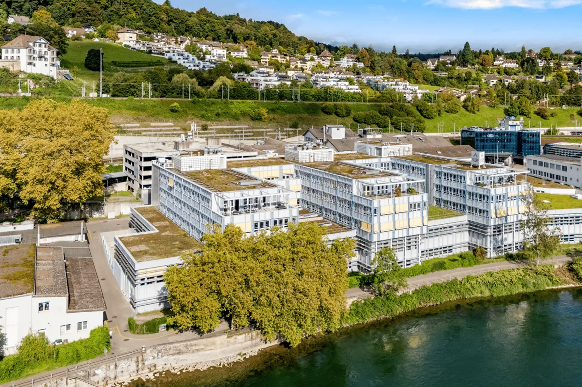 TOP AUSGEBAUTE BÜROFLÄCHEN MIT BLICK AUF DEN RHEIN