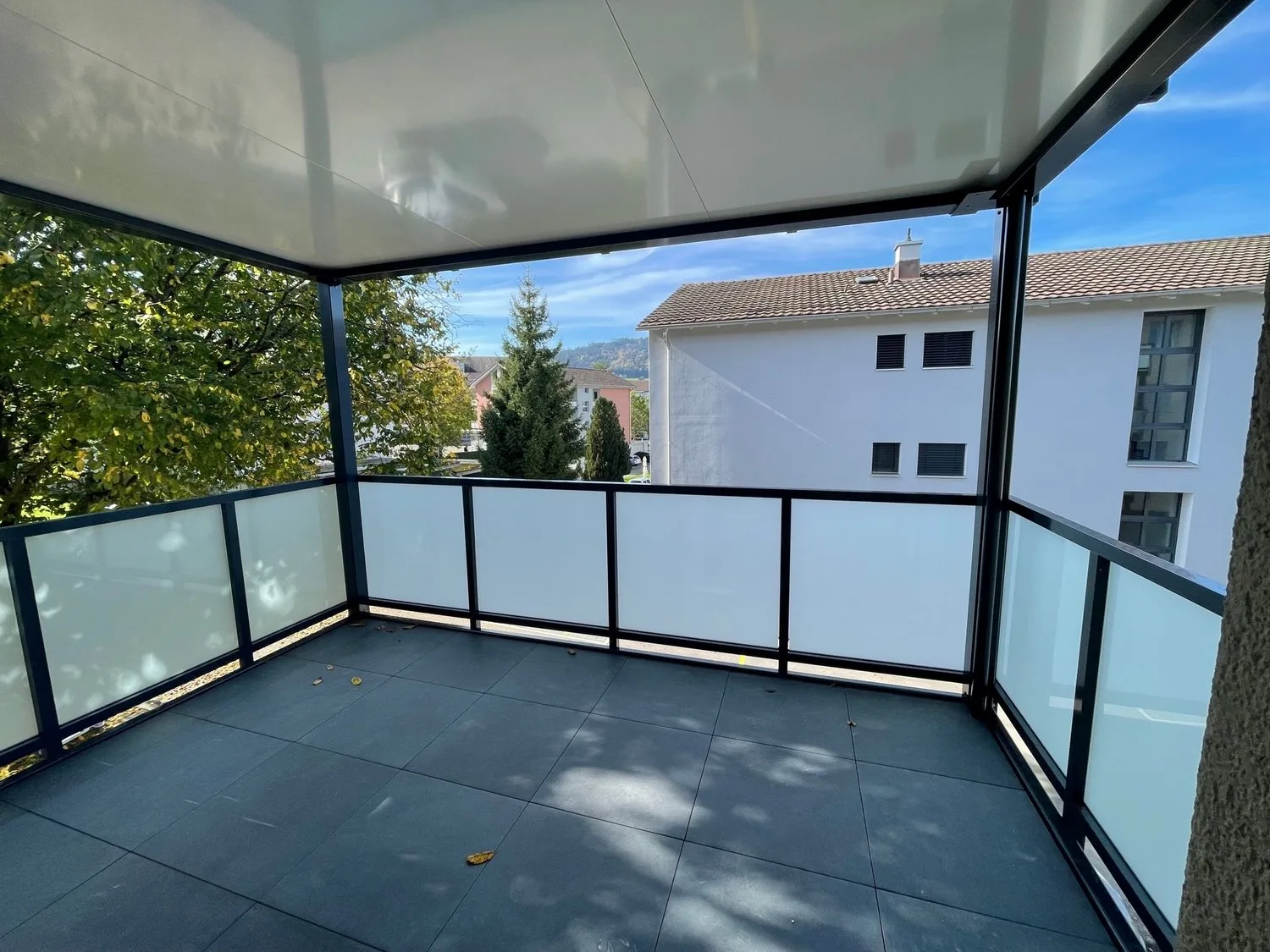 Appartamento moderno 3.5 locali con ampio balcone a Menziken