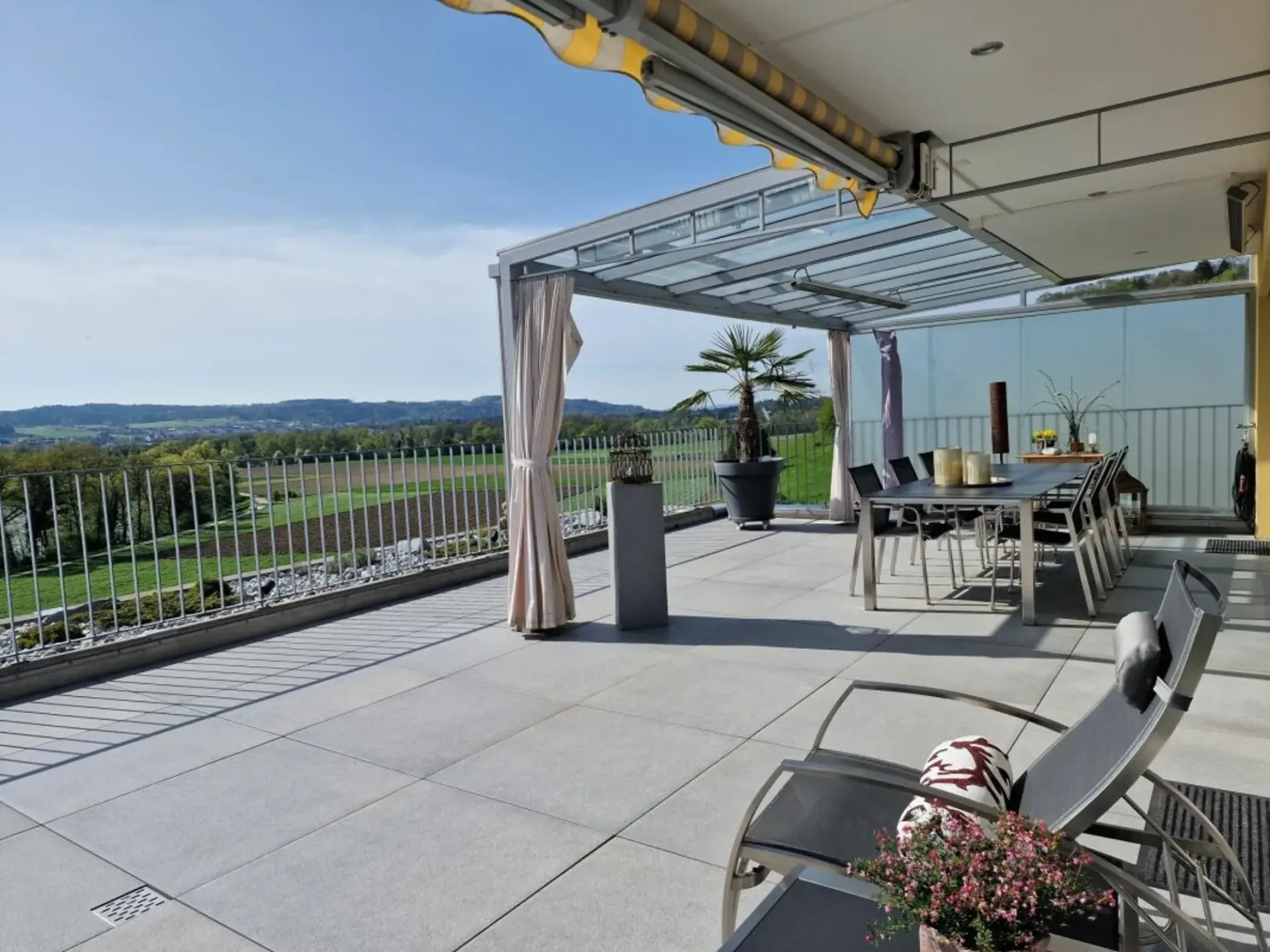Terrassenhaus mit viel Privatsphäre und Blick zur Reuss und den Bergen