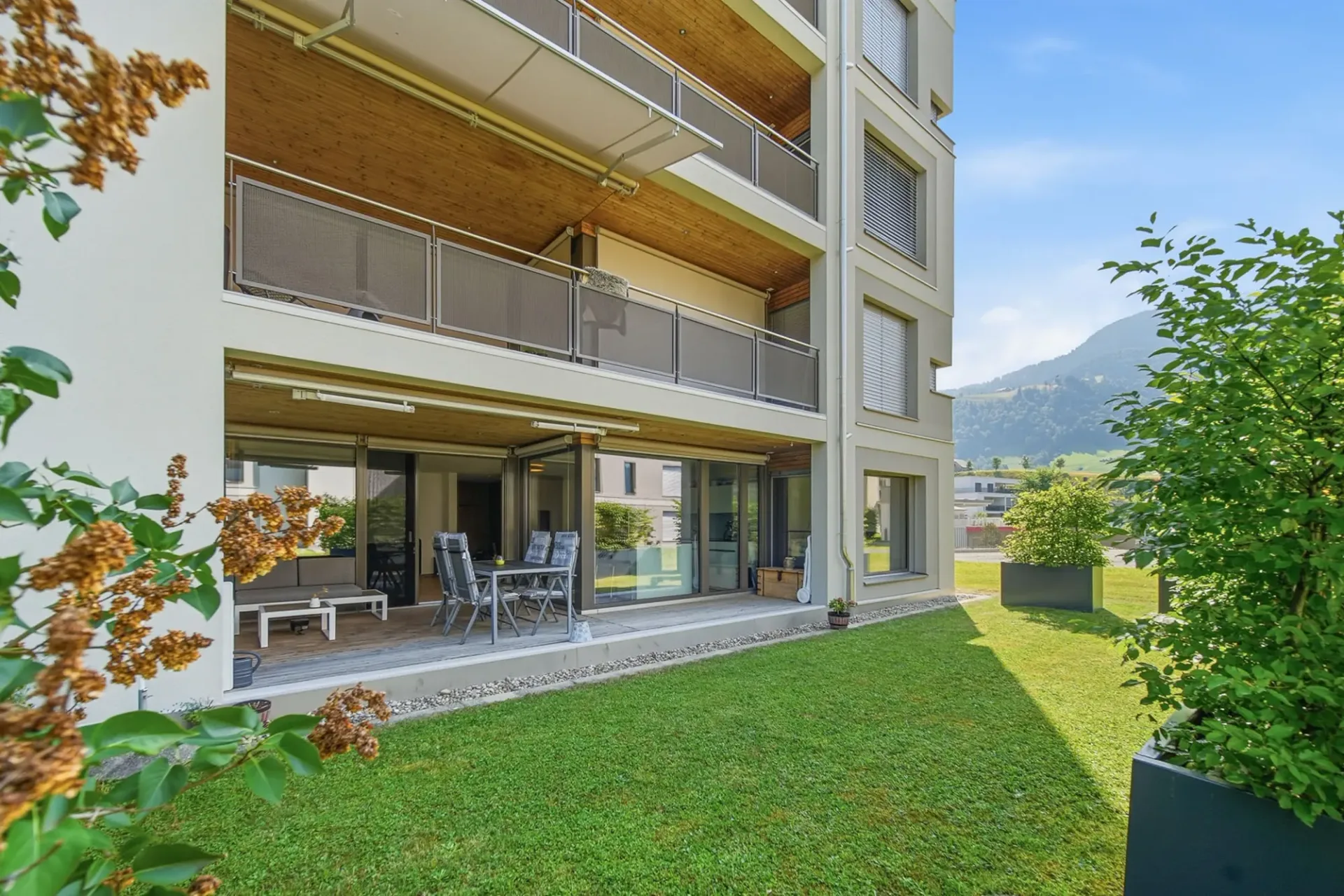 2.5 ZIMMER GARTENWOHNUNG AUF 85 M² - TOPMODERNE ARCHITEKTUR