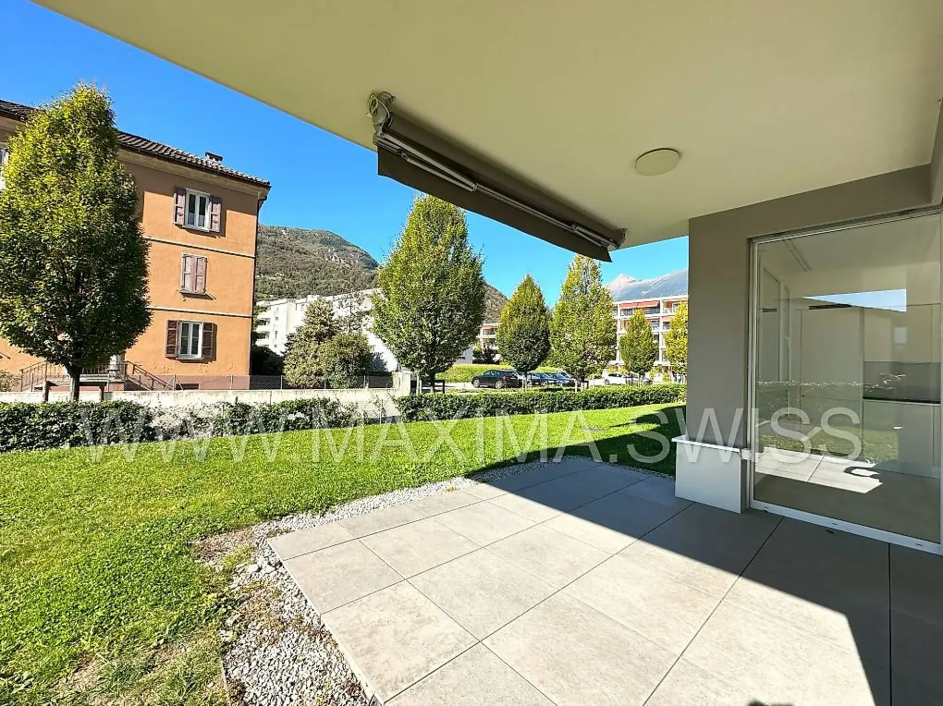 BELLINZONA PARCO GERETTA: MODERNES APARTMENT MIT GARTEN