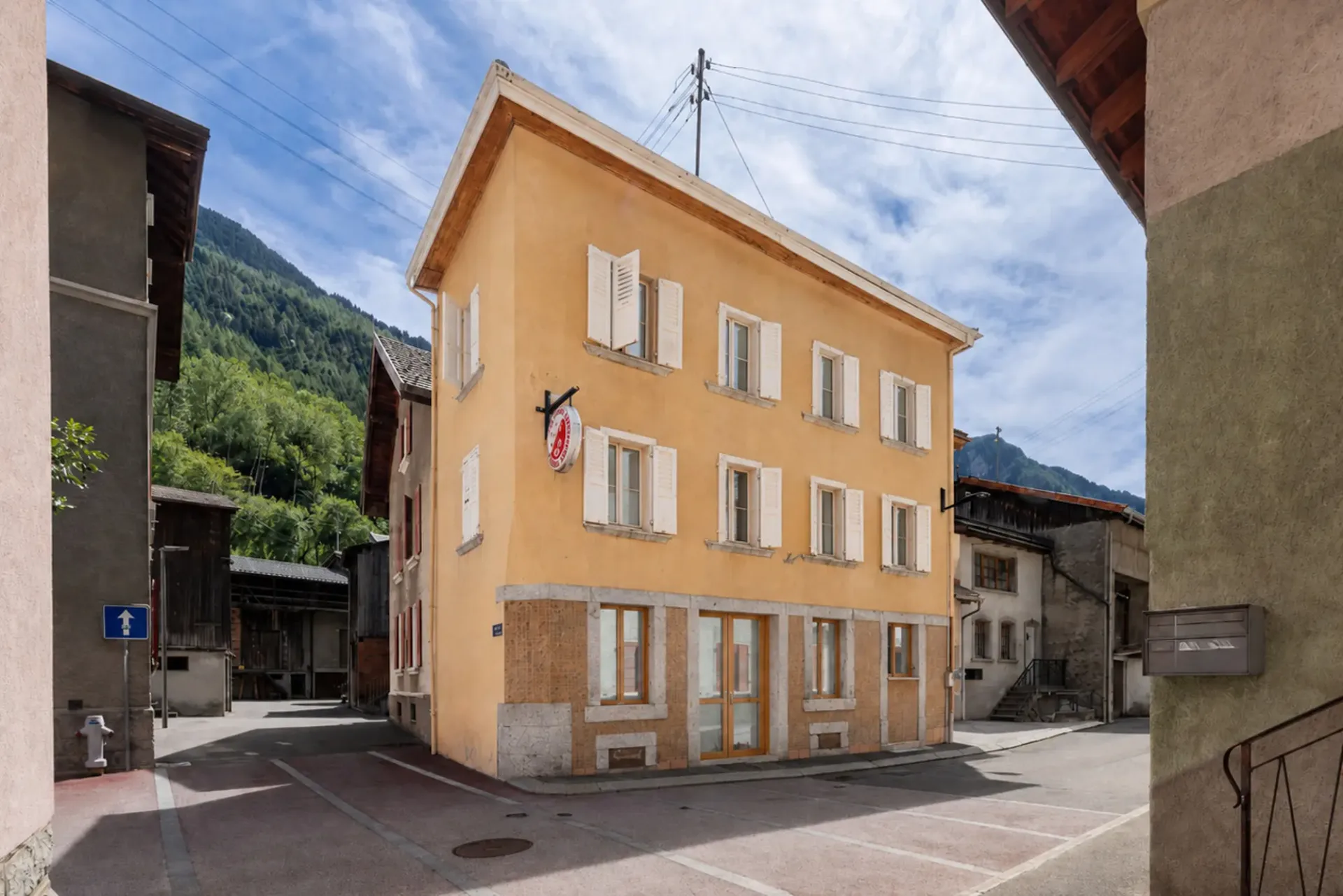 Kleines Mietshaus, vollständig vermietet, 20 Minuten von Verbier entfernt