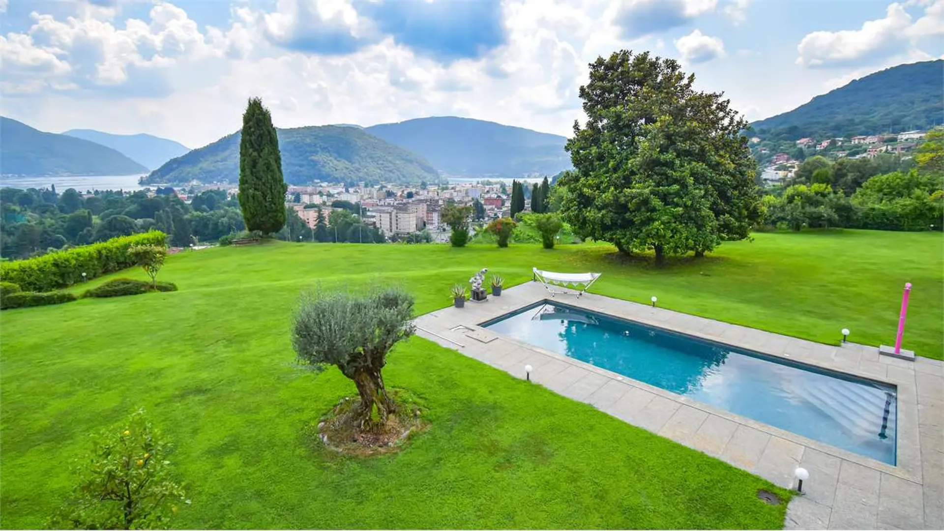 Prestigiovilla mit Seeblick