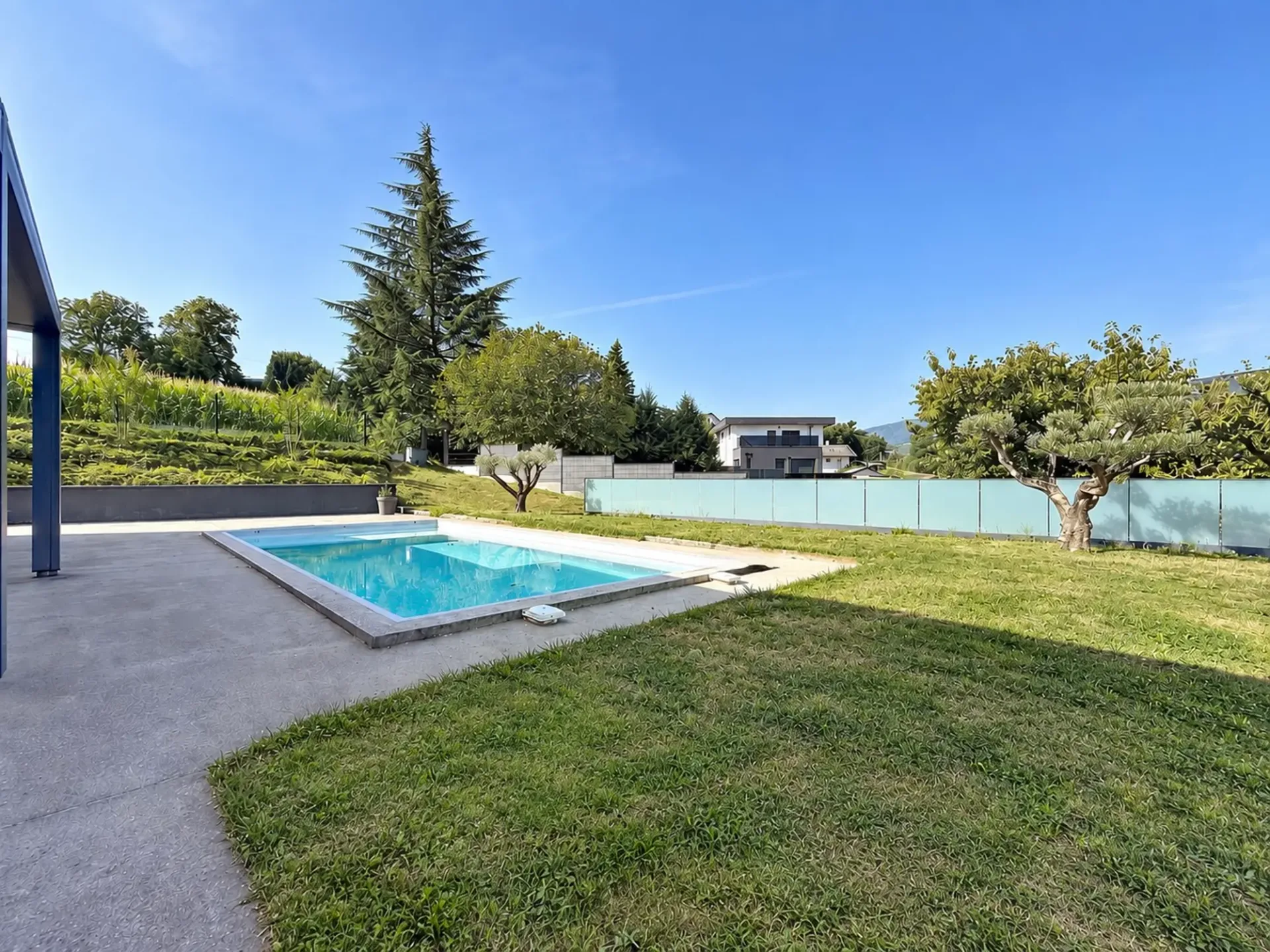 Villa contemporaine avec piscine chauffée