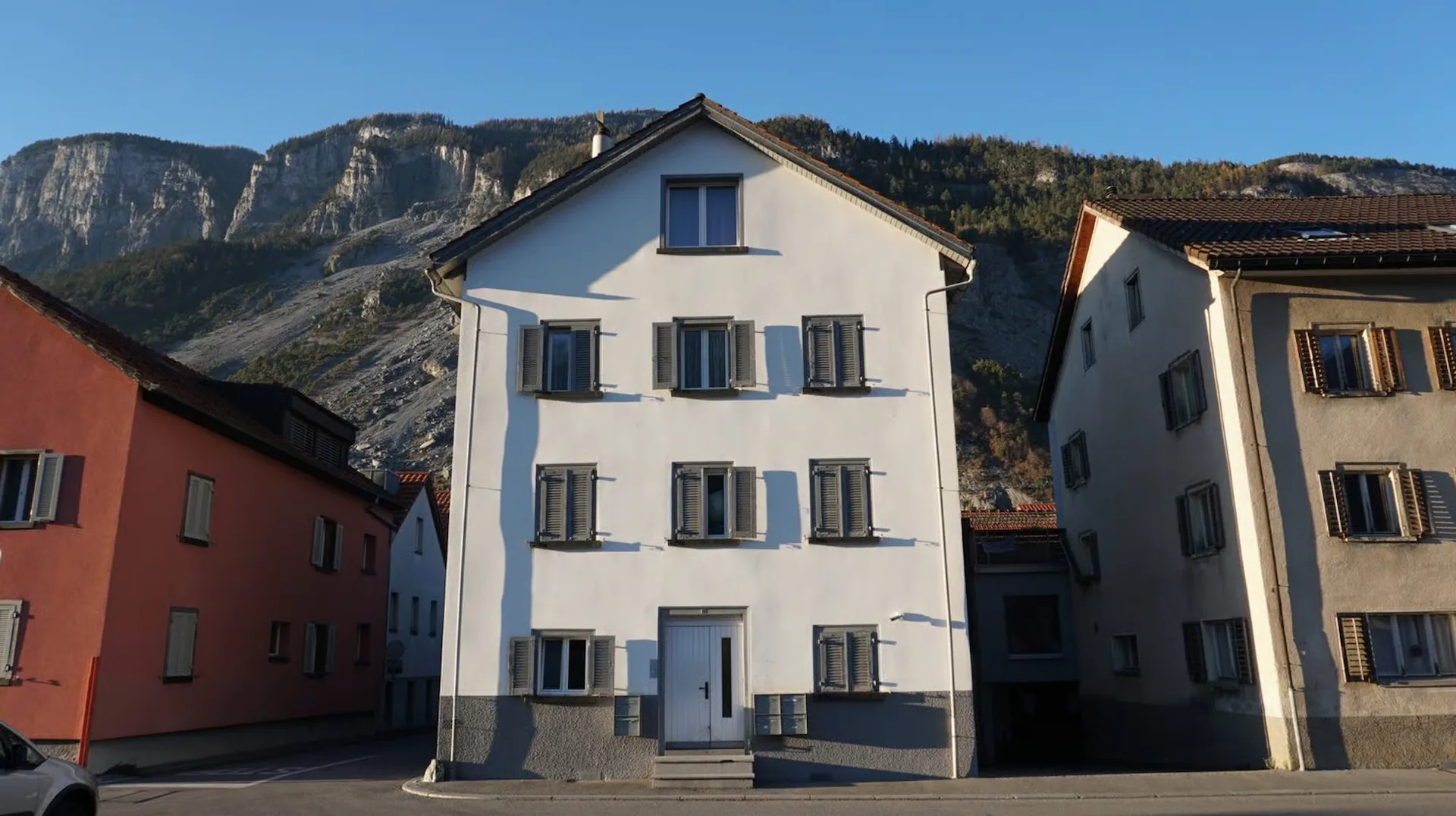 Felsberg - Mehrfamilienhaus mit 5 Wohnungen und Werkstatt/Lager