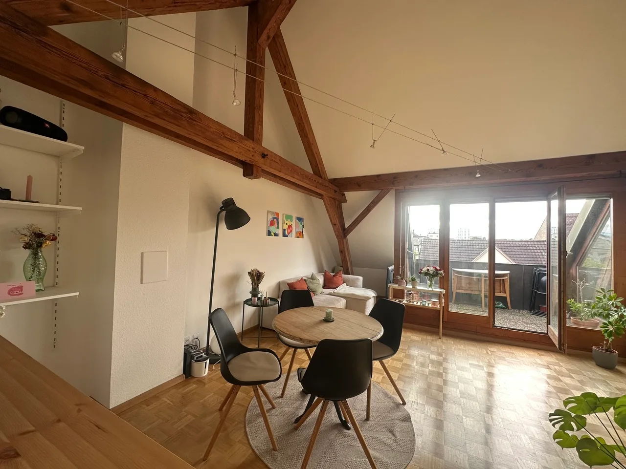 Charming 2.5-room attic apartment with roof terrace!