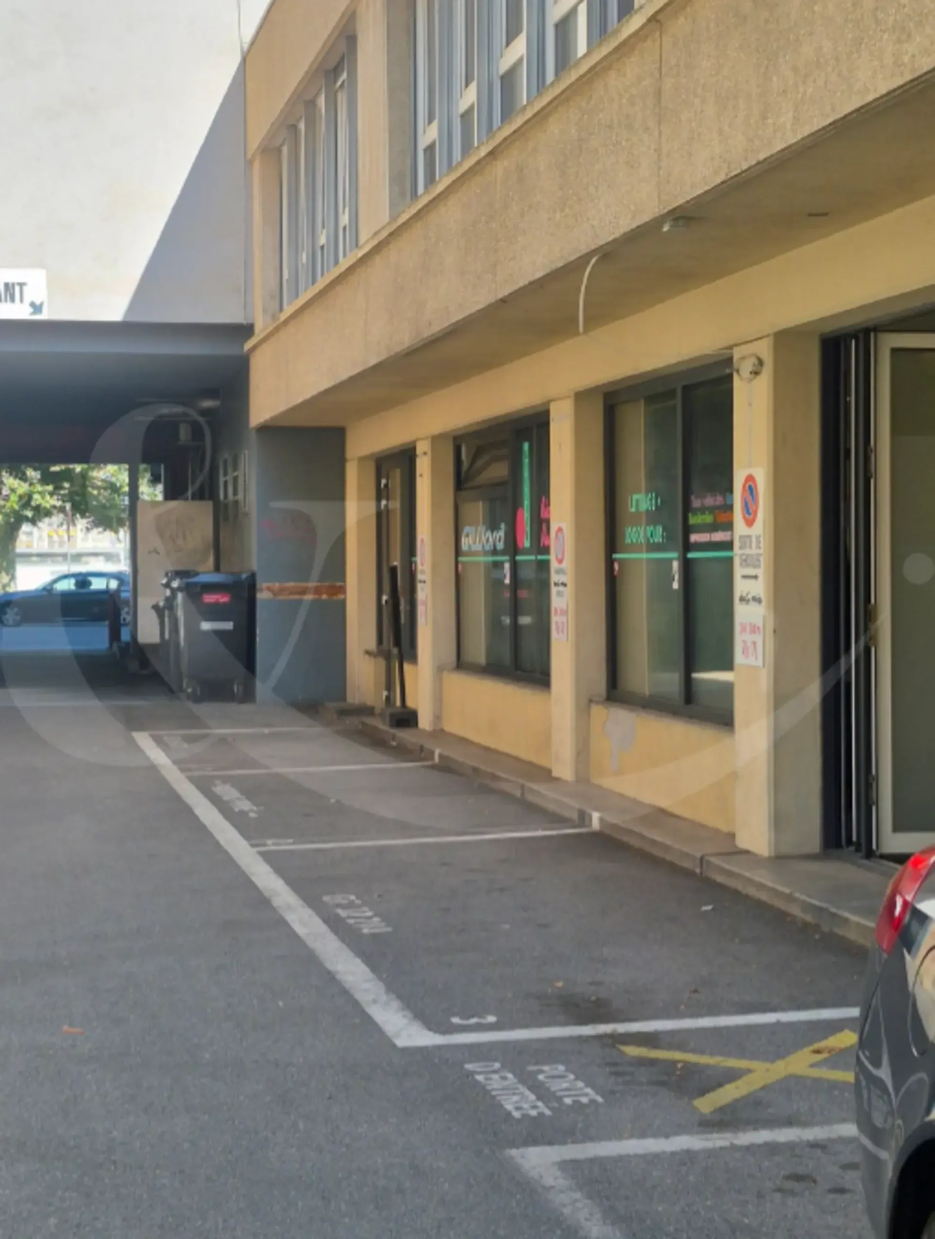 Rue Du-Roveray 12, Commercial property just a few steps from the lake