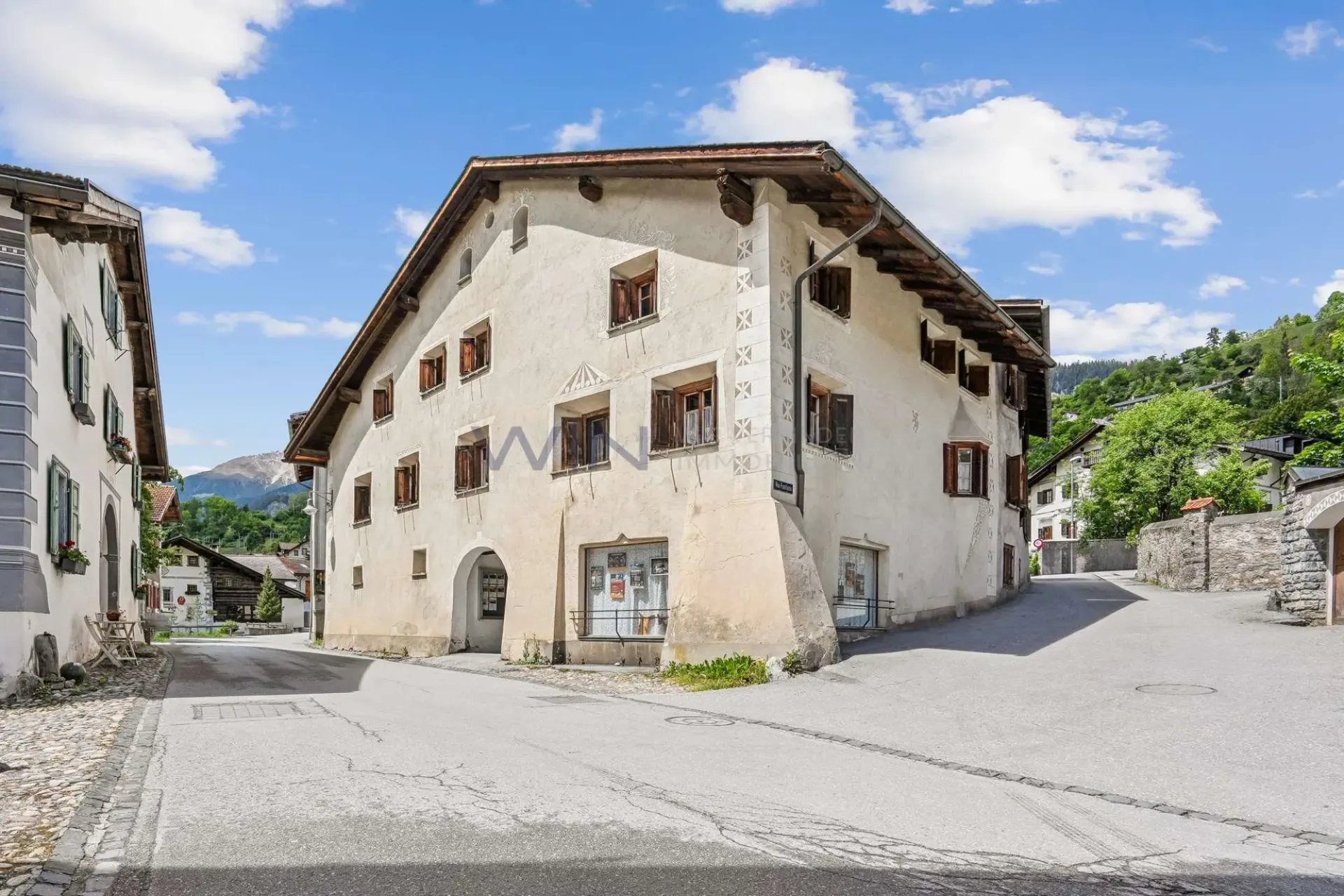 Engadiner-Mehrfamilienhaus in Filisur