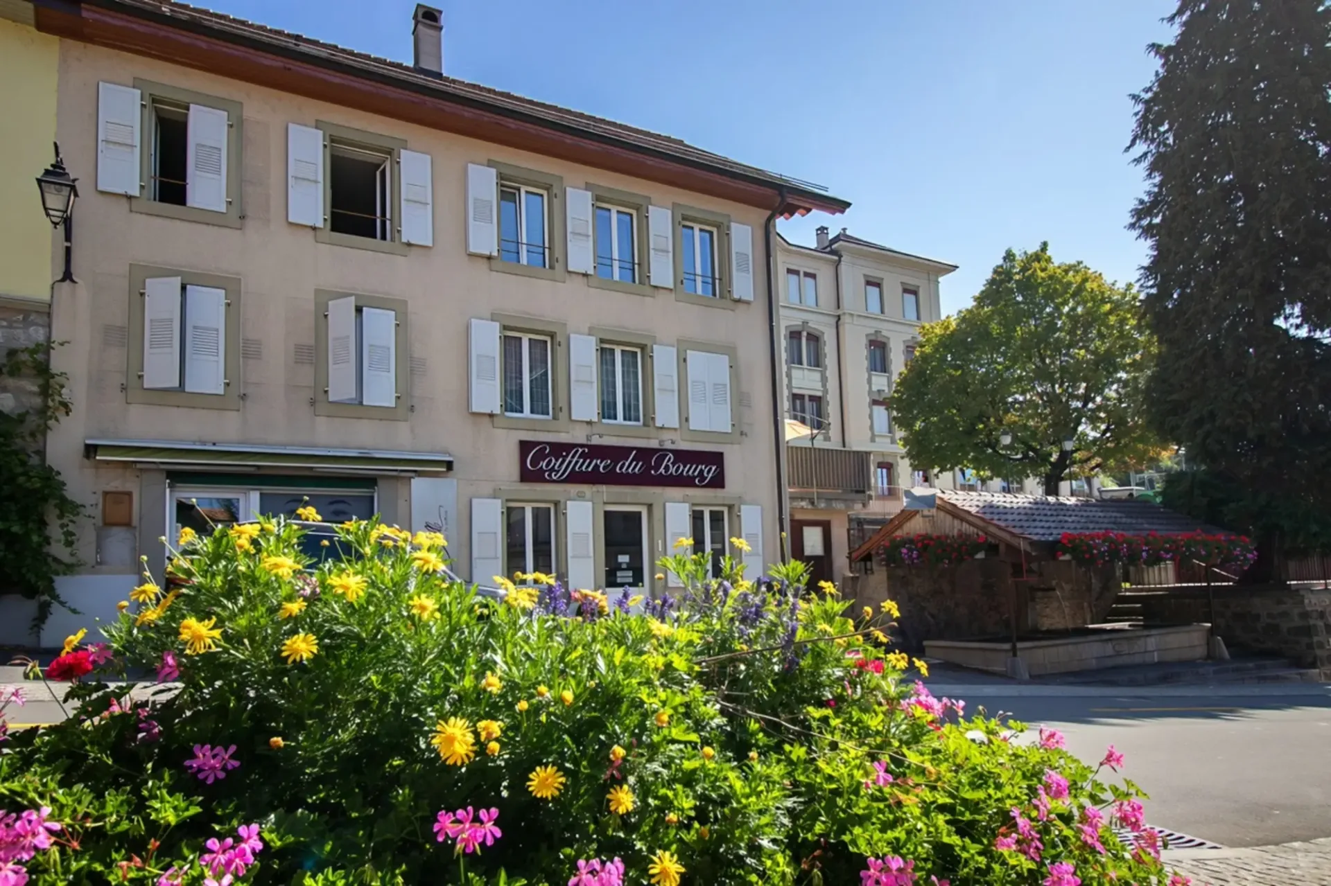 Fully renovated 4.5-room apartment
