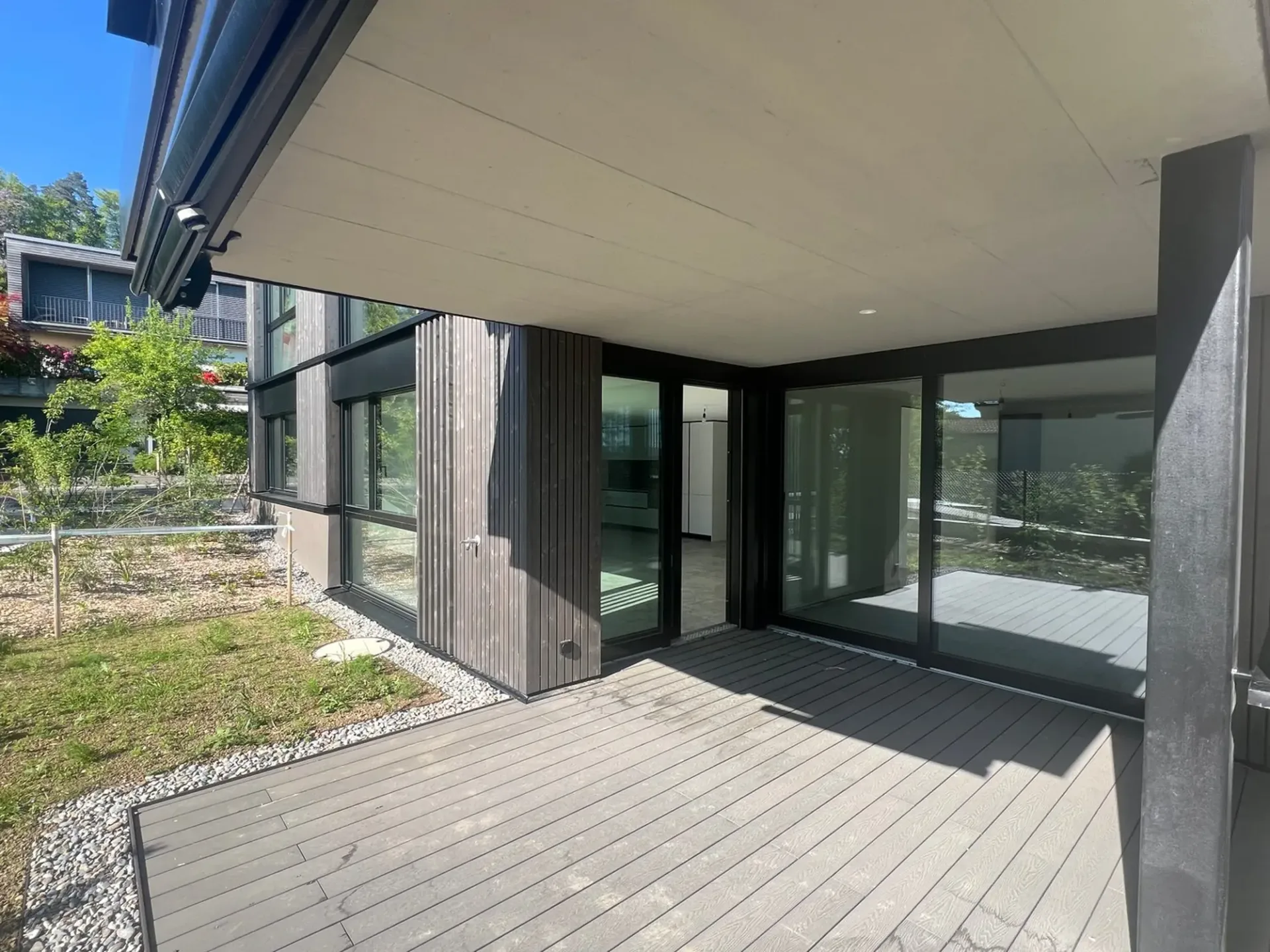 Exklusive Neubauwohnung im Erdgeschoss mit Garten - an erhöhter Lage in Witikon