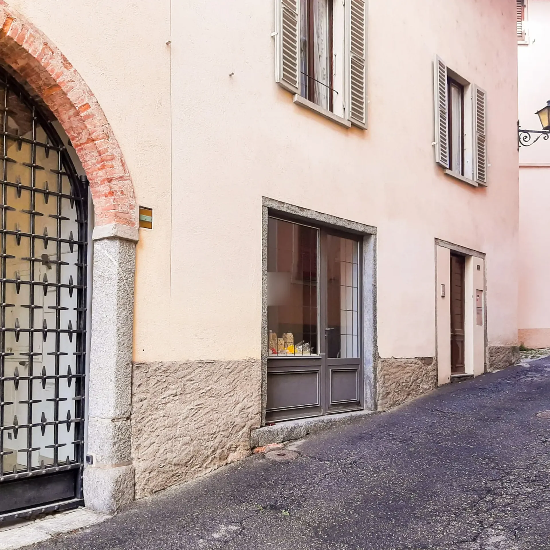 Lokal mit Schaufenster