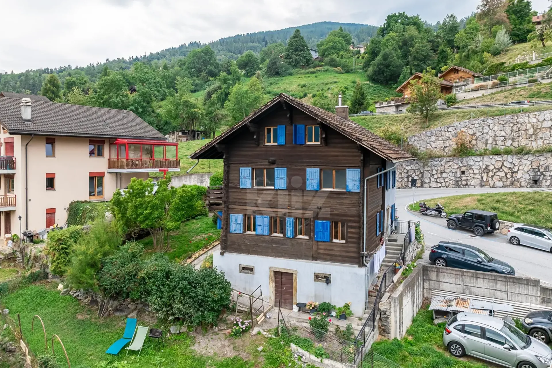 Charmantes Zweifamilienhaus mit freier Sicht