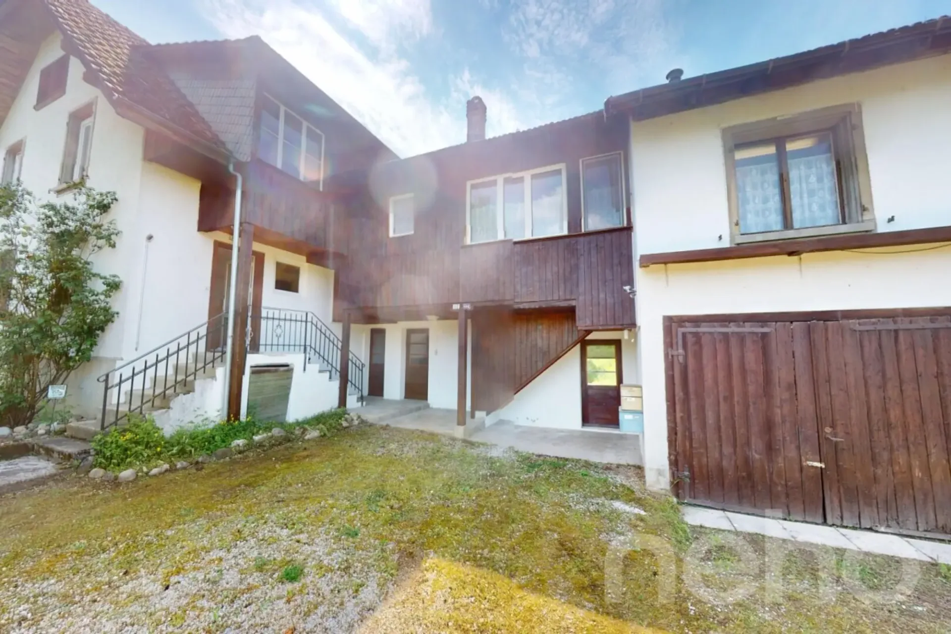 Zweifamilienhaus im Grünen mit 400 m² gewerblich nutzbarem Schuppen