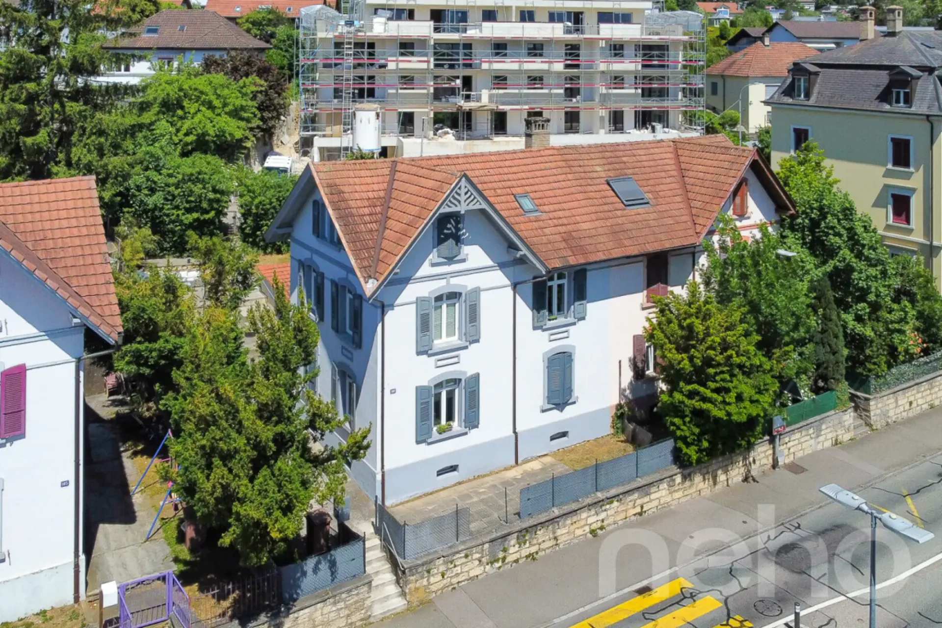 Mietshaus mit 2 Wohnungen und separaten Eingängen