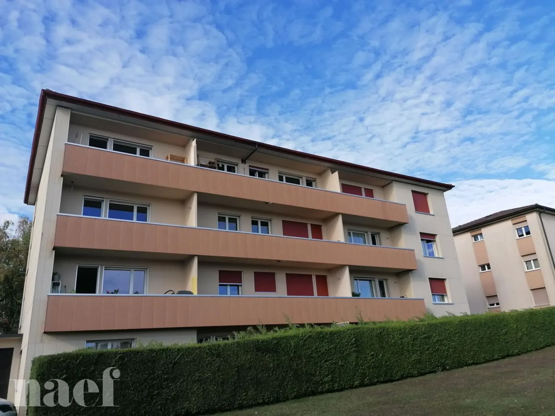Schönes Apartment in einer ruhigen und grünen Gegend mit Blick auf den See.