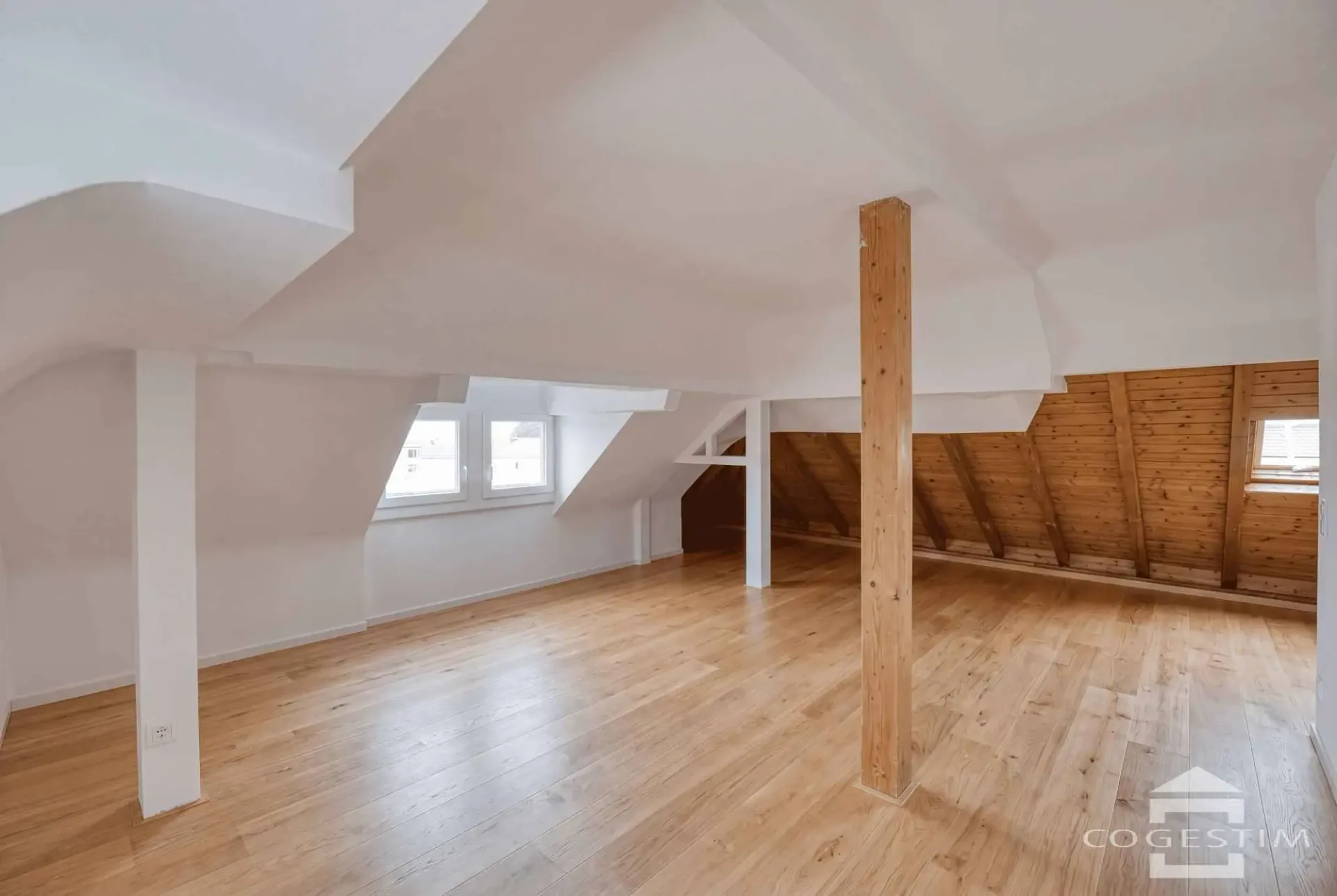 Dachboden zur Einrichtung mit Potenzial für die Schaffung einer Wohnung mit Aussicht
