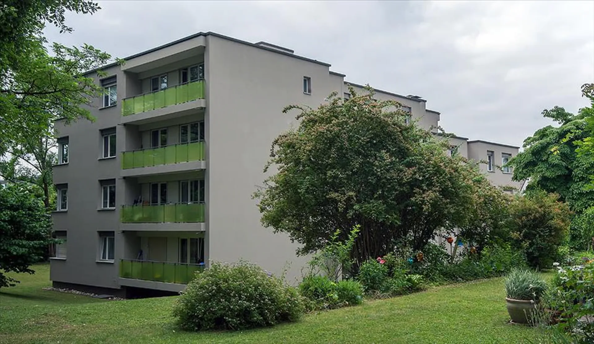 helle, morderne Wohnung in Binningen