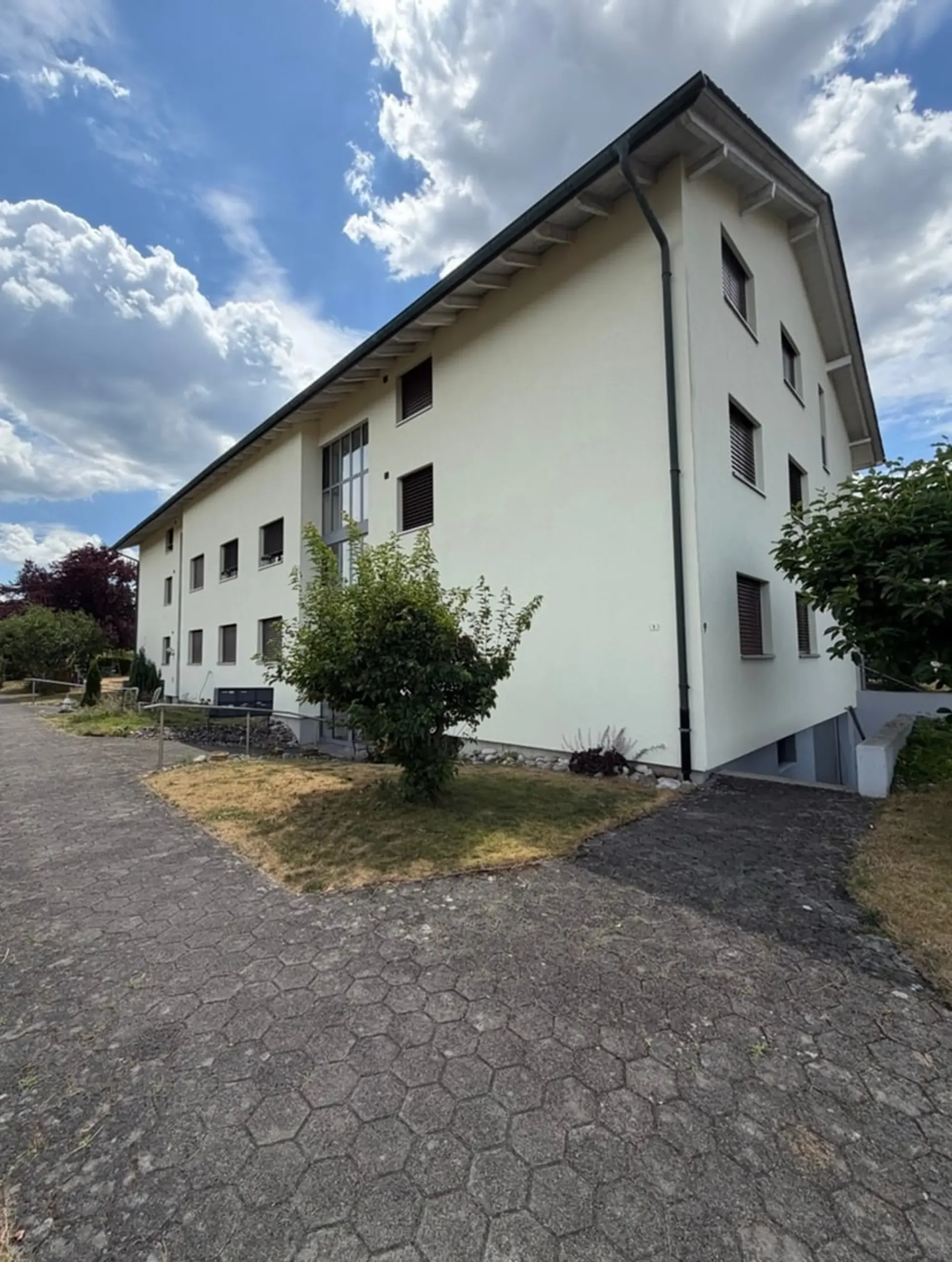 Helle 4.5-Zimmer-Erdgeschosswohnung mit Gartensitzplatz