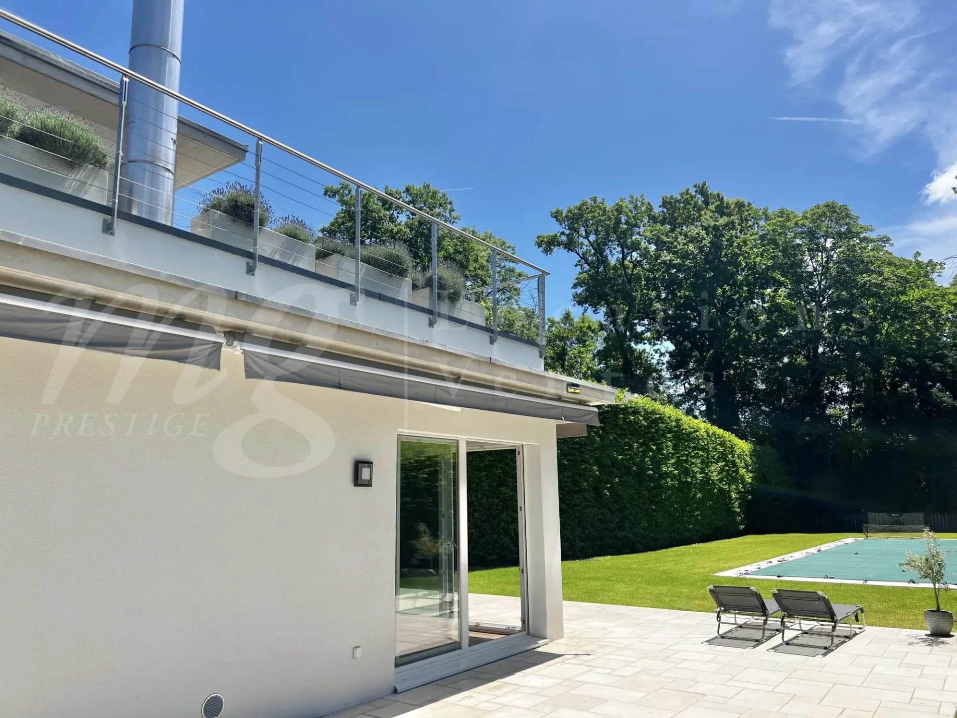 Exklusiv! PRÄCHTIGES MODERNES HAUS MIT 300 M2, GROßEM GARTEN UND SCHWIMMBAD