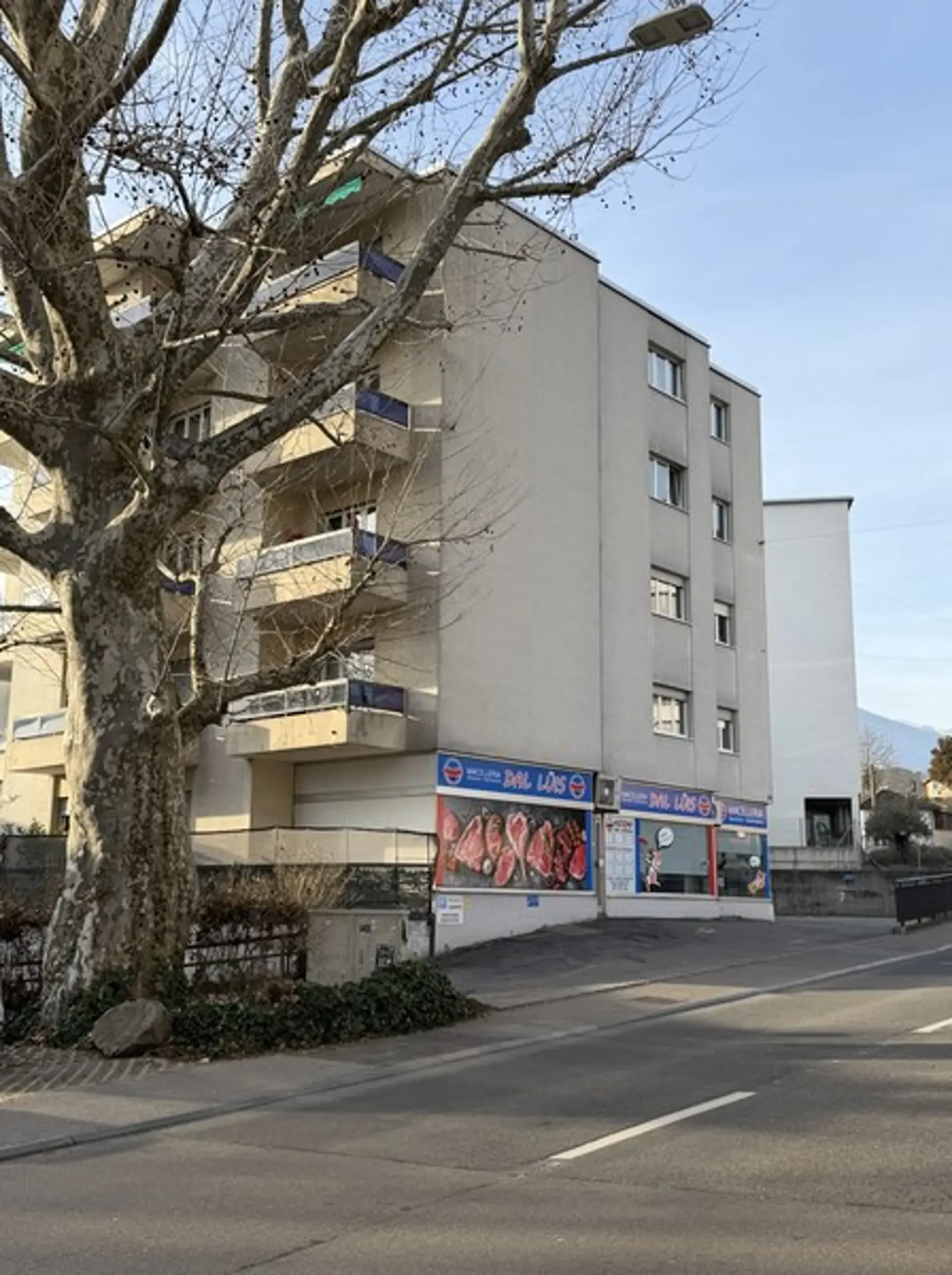 Appartement 2,5 pièces dans un quartier commode et bien desservi