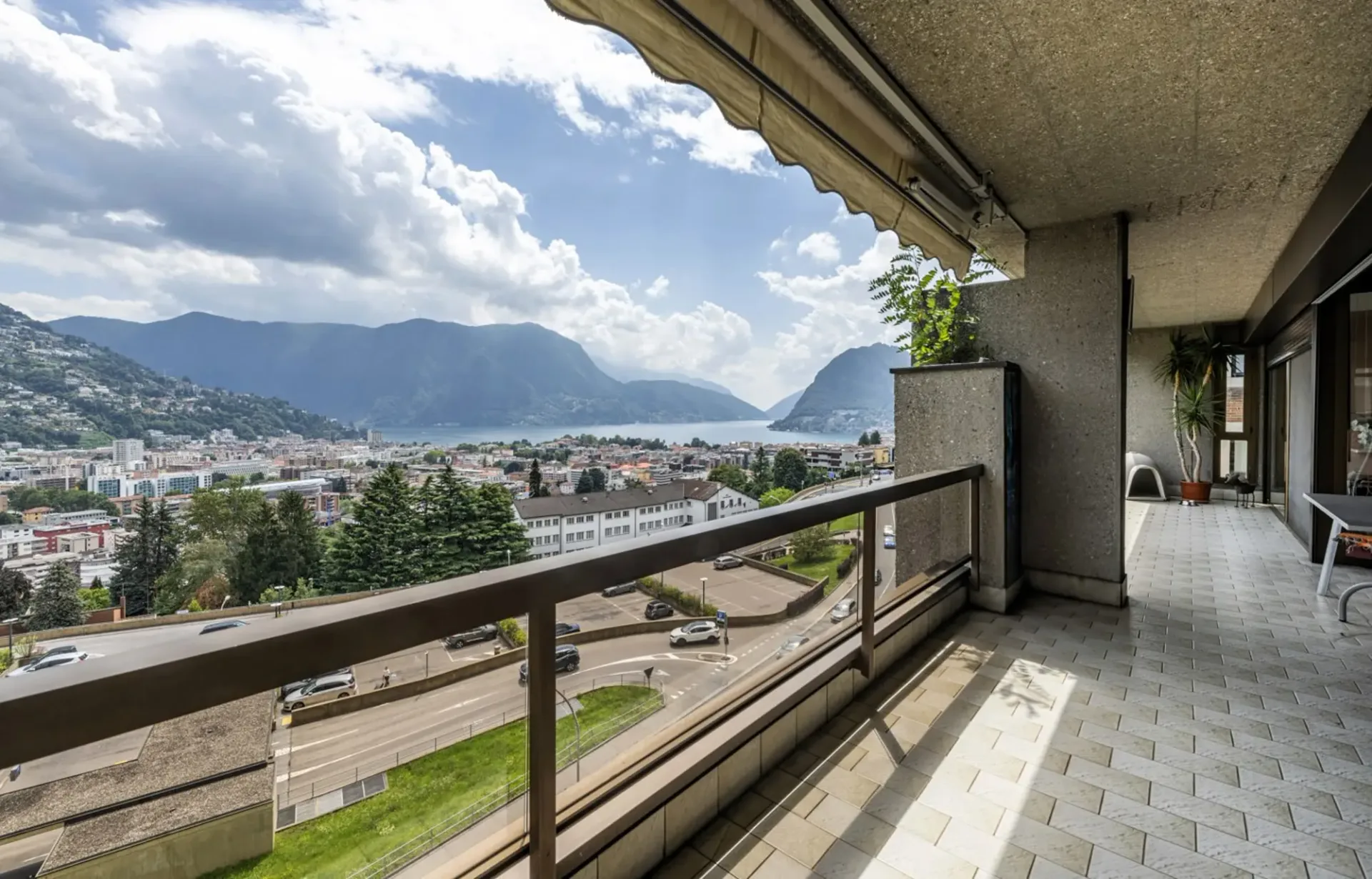 5,5-Zimmer-Penthouse mit Seeblick und 4 Parkplätzen