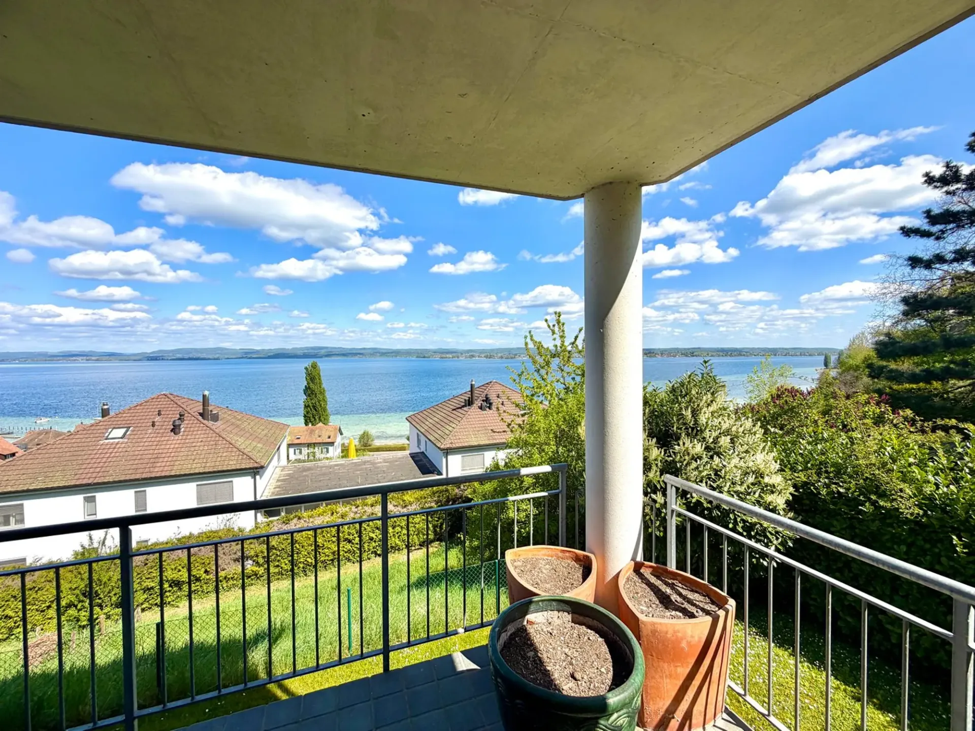 5-Zi.-Maisonette-Wohnung mit Wiesenanteil und Terrasse und traumhafter unverbaubarer Seesicht