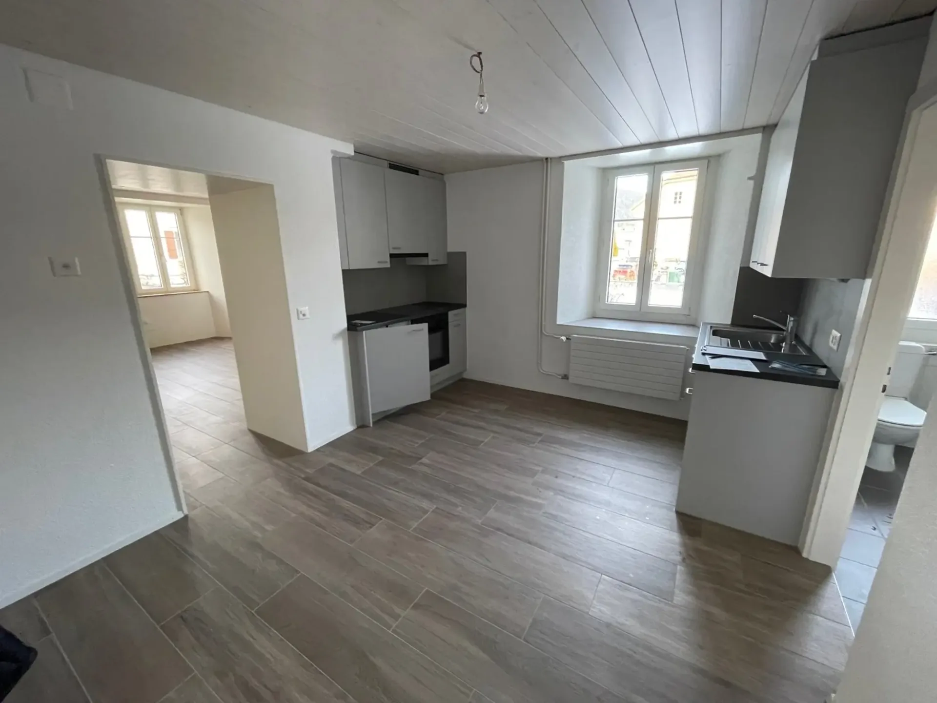Zu vermieten - 2.5-Zimmer-Wohnung mit eingerichteter Küche - Grand-Rue 42, Courtelary
