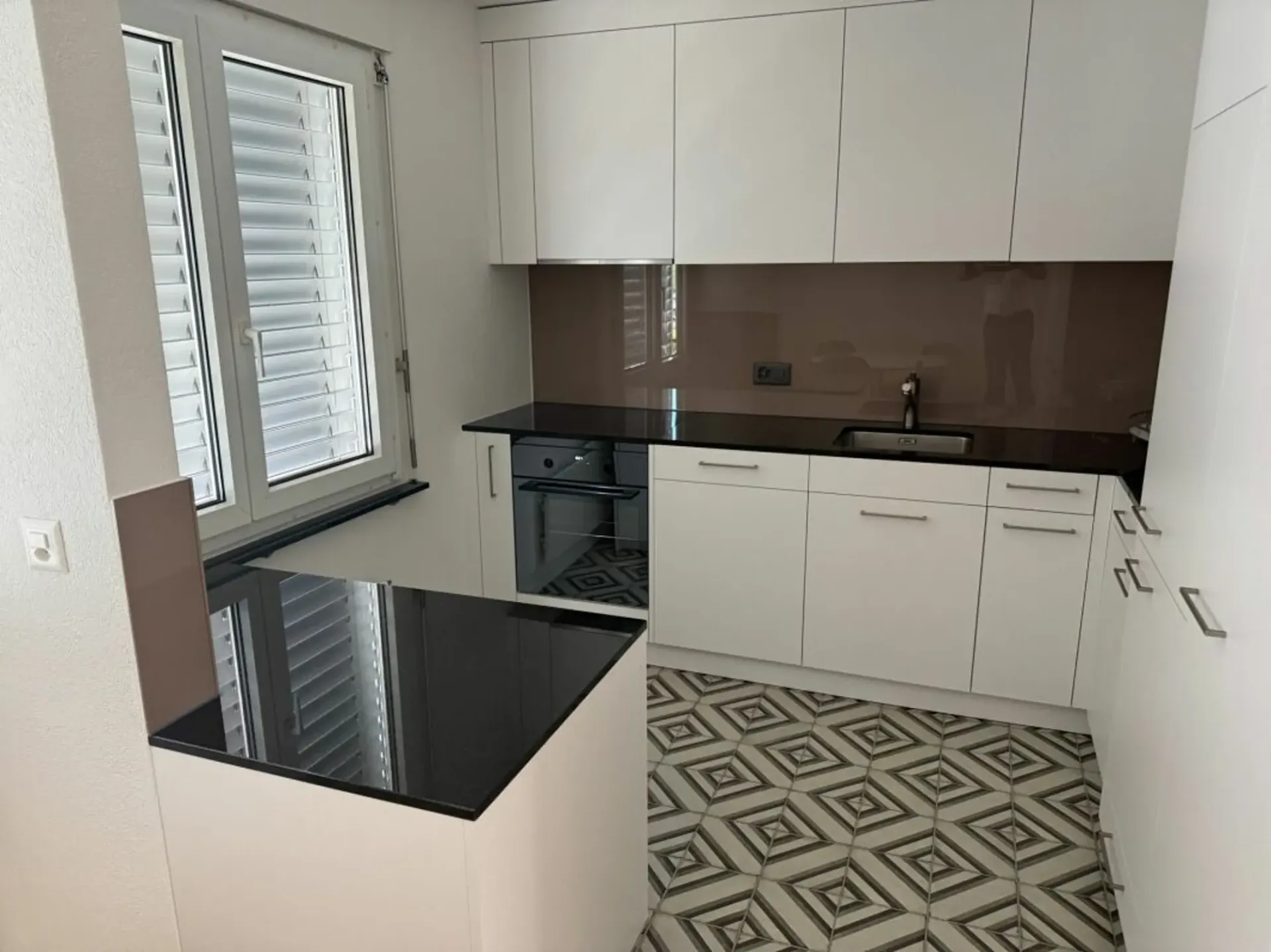 Neuwertige Wohnung (renoviert für CHF 115'000.-) mit Lift an ruhiger Lage