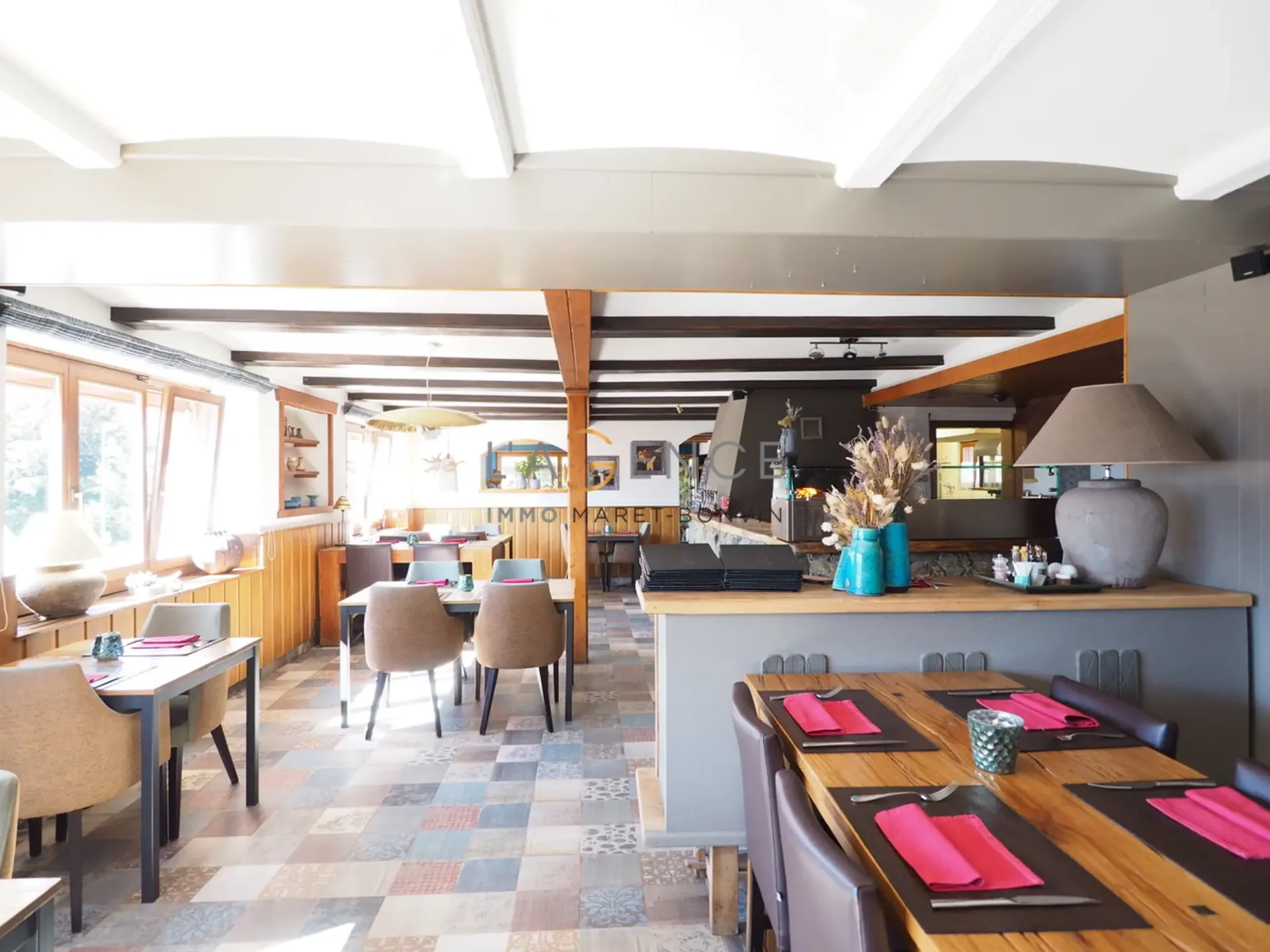 Restaurant (Gewerbe) + 3 Apartments