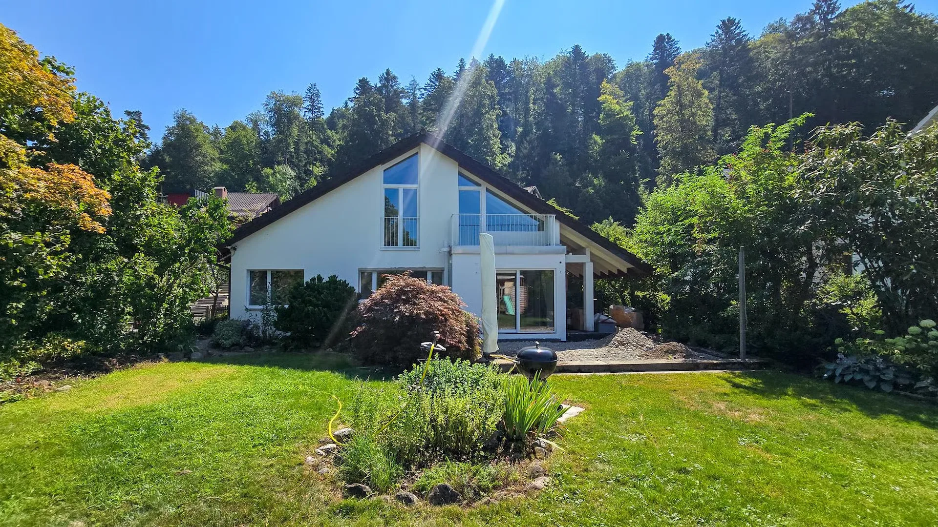 5.5-Zimmer-Einfamilienhaus mit traumhaftem Garten an sonniger Lage in Stallikon