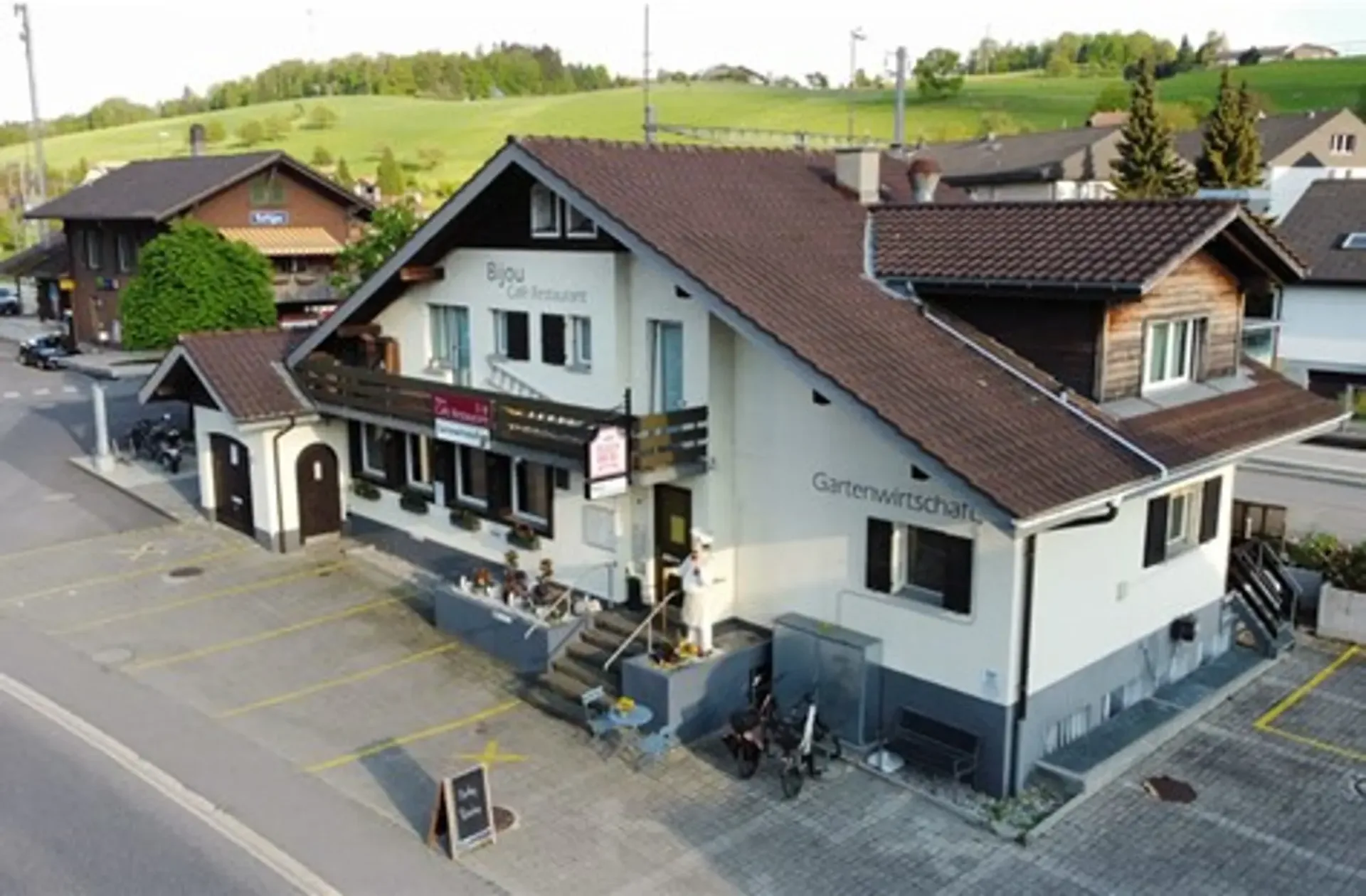 Gewerberäumlichkeiten mit 9 Parkplätzen in Seftigen