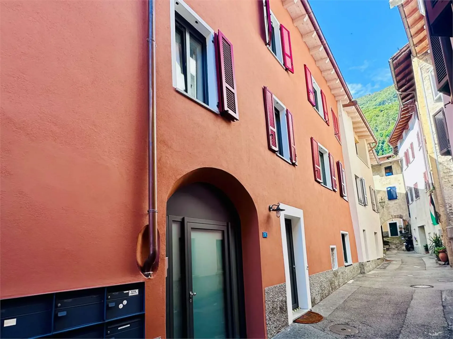 Riva S. Vitale ...zwei Schritte vom See entfernt, modernes 2.5-Zimmer-Duplex zu verkaufen