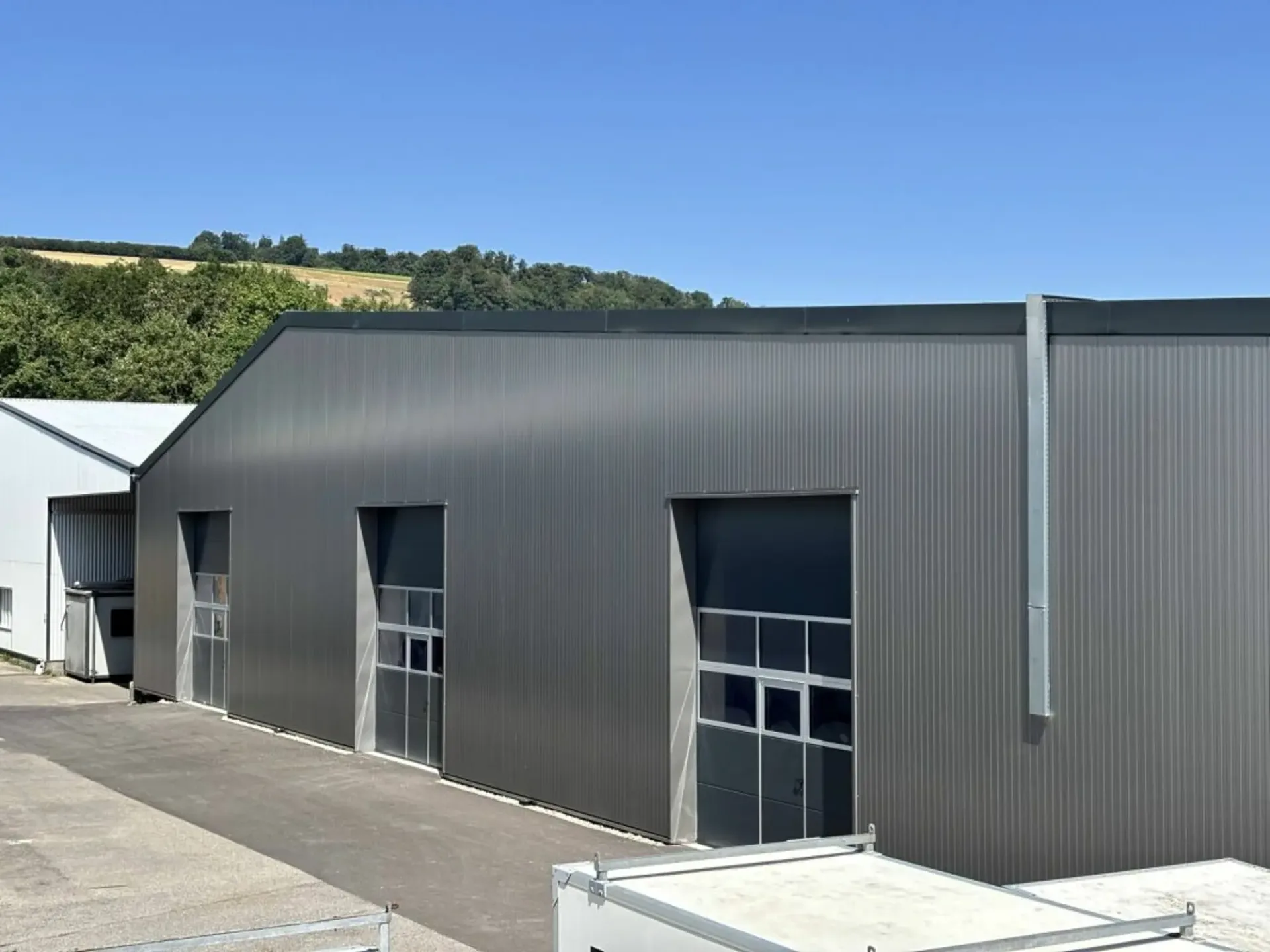 Moudon hall con buona altezza in affitto