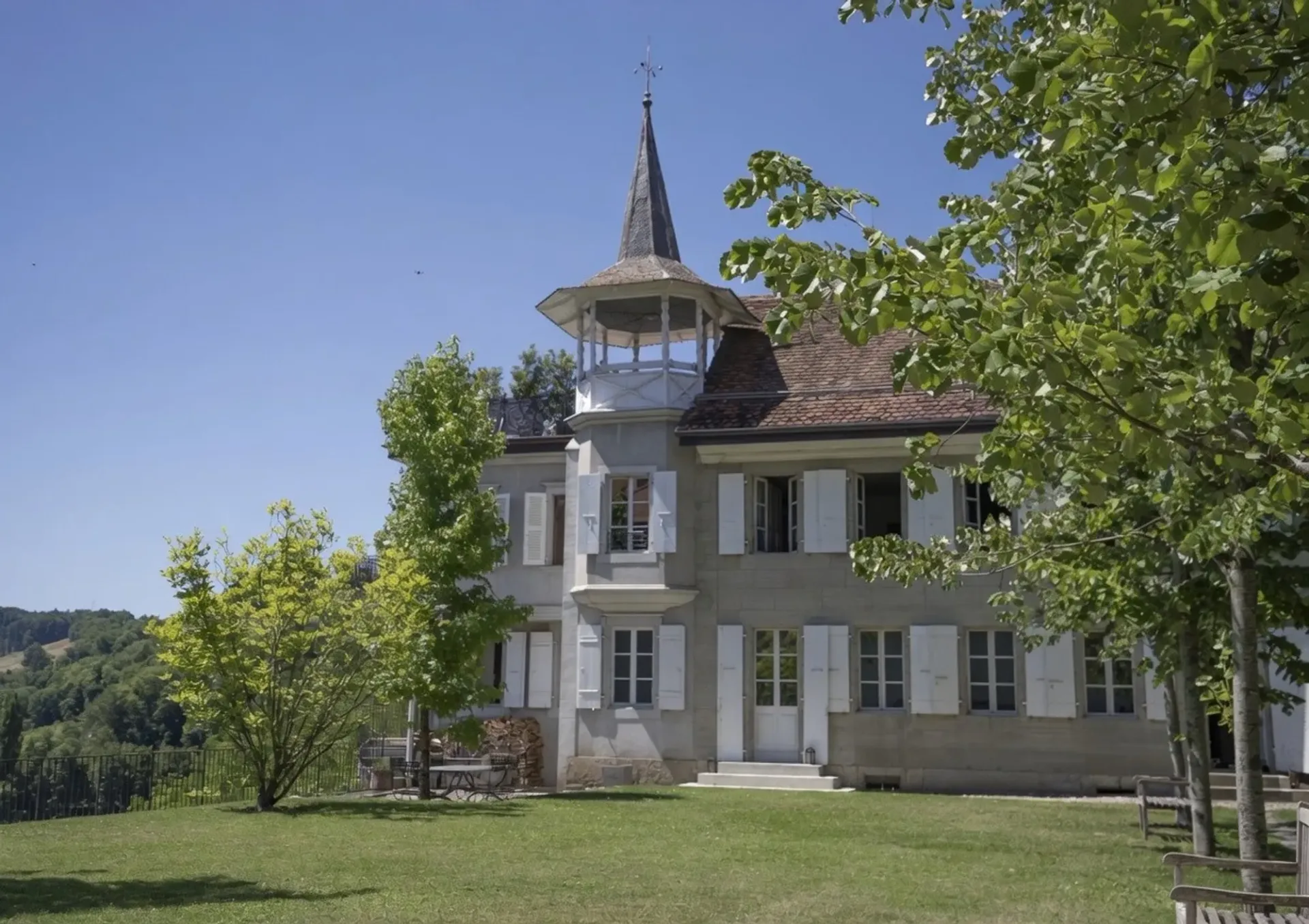 Herrliches Herrenhaus aus dem 17. Jahrhundert, restauriert mit den historischen Denkmälern
