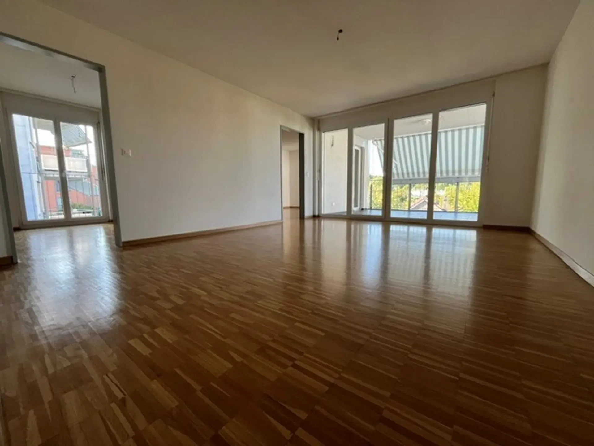 Schöne 5-Zimmerwohnung direkt am Bahnhof