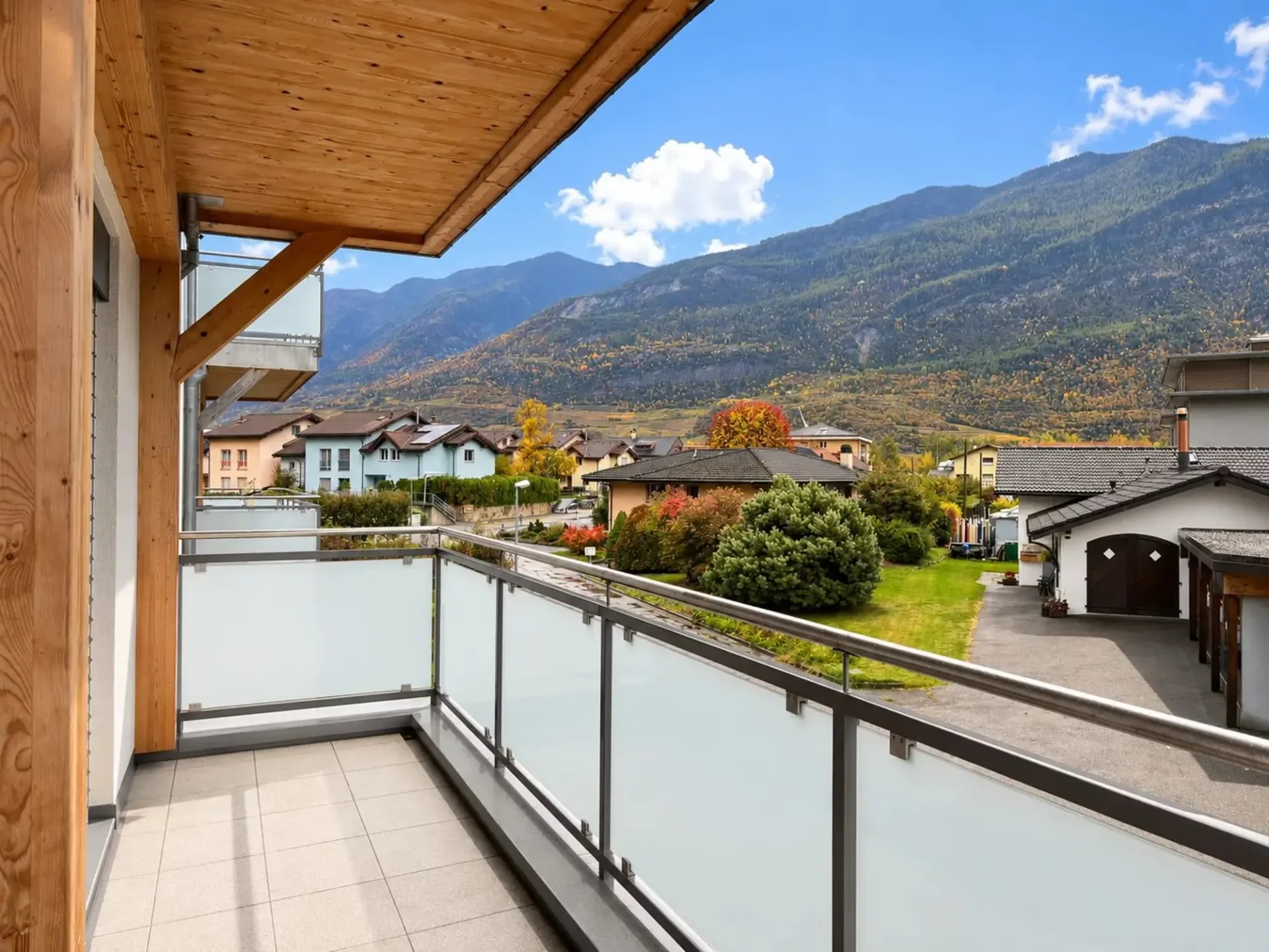 Vollständig ? Apartments 3.5 Zimmer mit Balkon, Garage und Parkplätzen