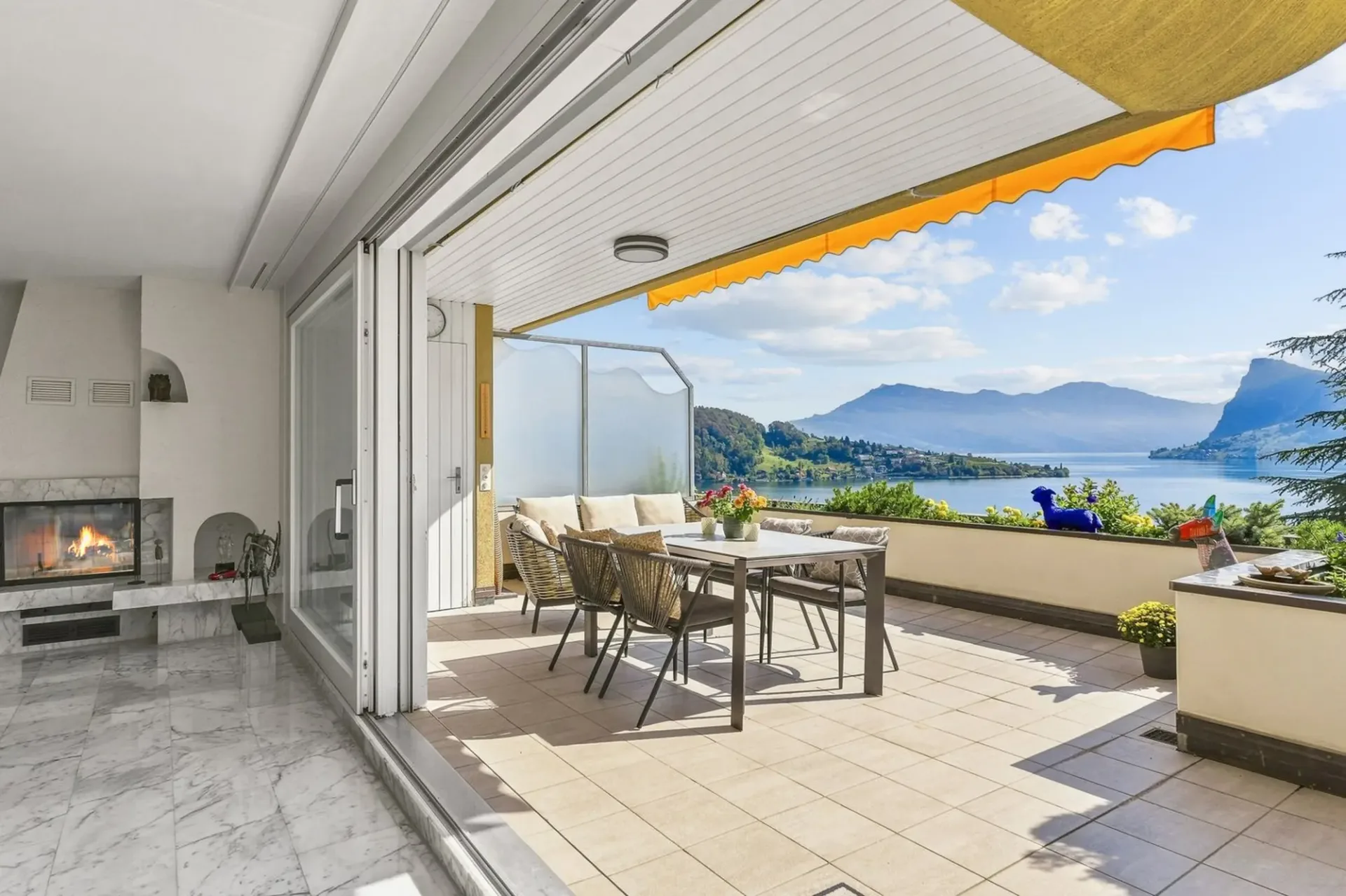 Exklusives Wohnerlebnis mit unverbaubarer Sicht auf See und Berge