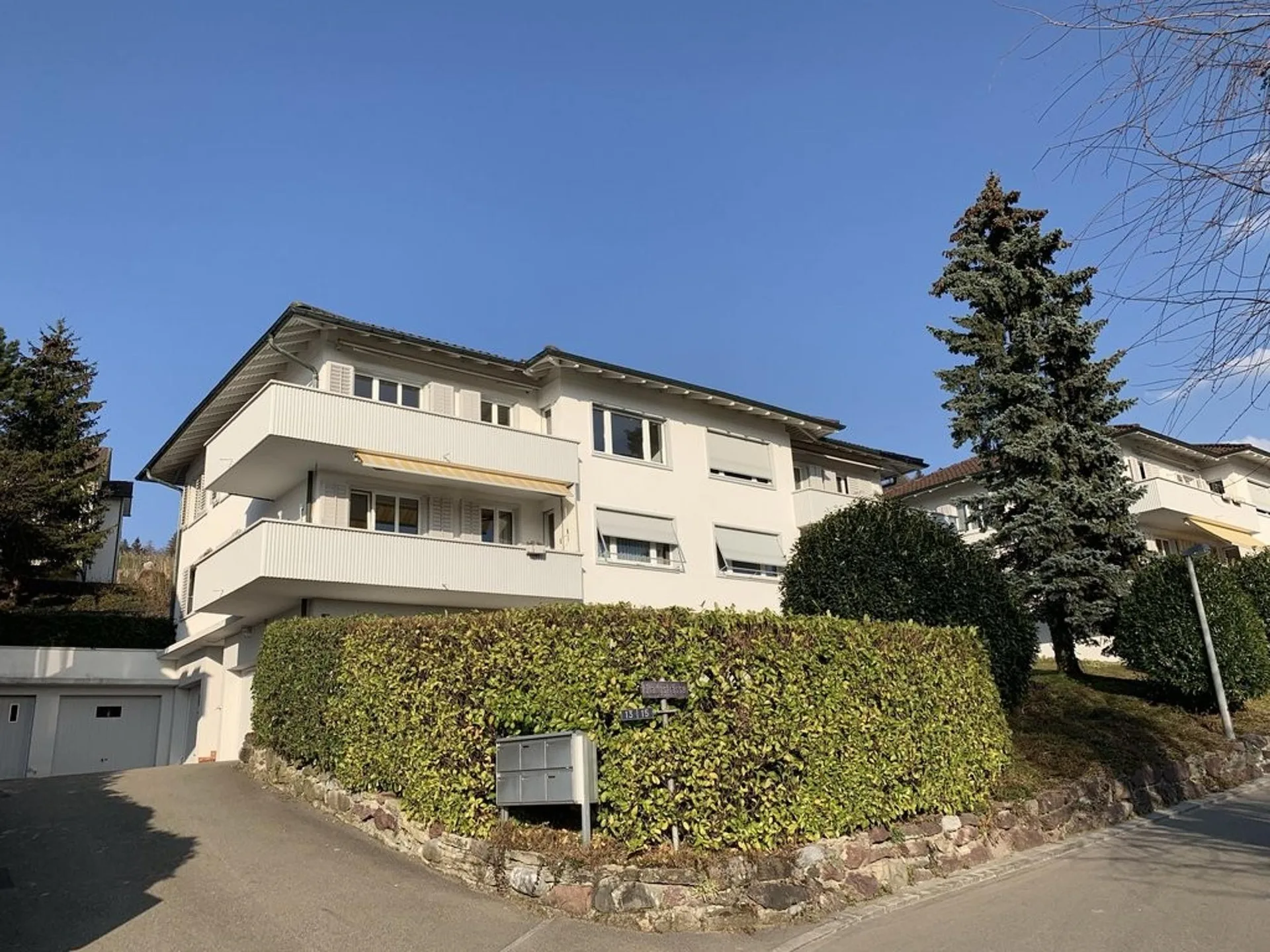 Charmante 4.5 Zimmer Wohnung mit Balkon und Cheminée