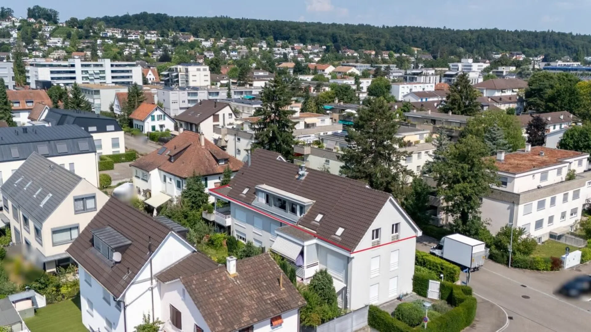 Alteresgerecht wohnen: Grosszügige 4.5 Z' Dachwohnung mit Lift und 2 EHPs