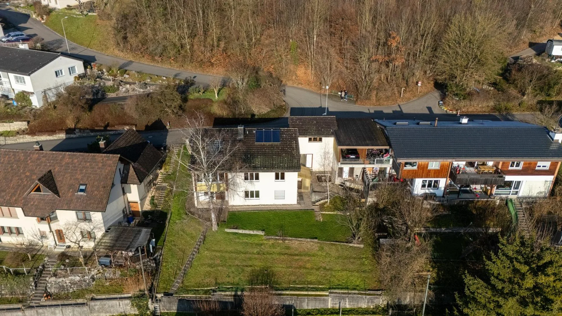Freistehendes Einfamilienhaus mit viel Gartenumschwung in Ziefen!