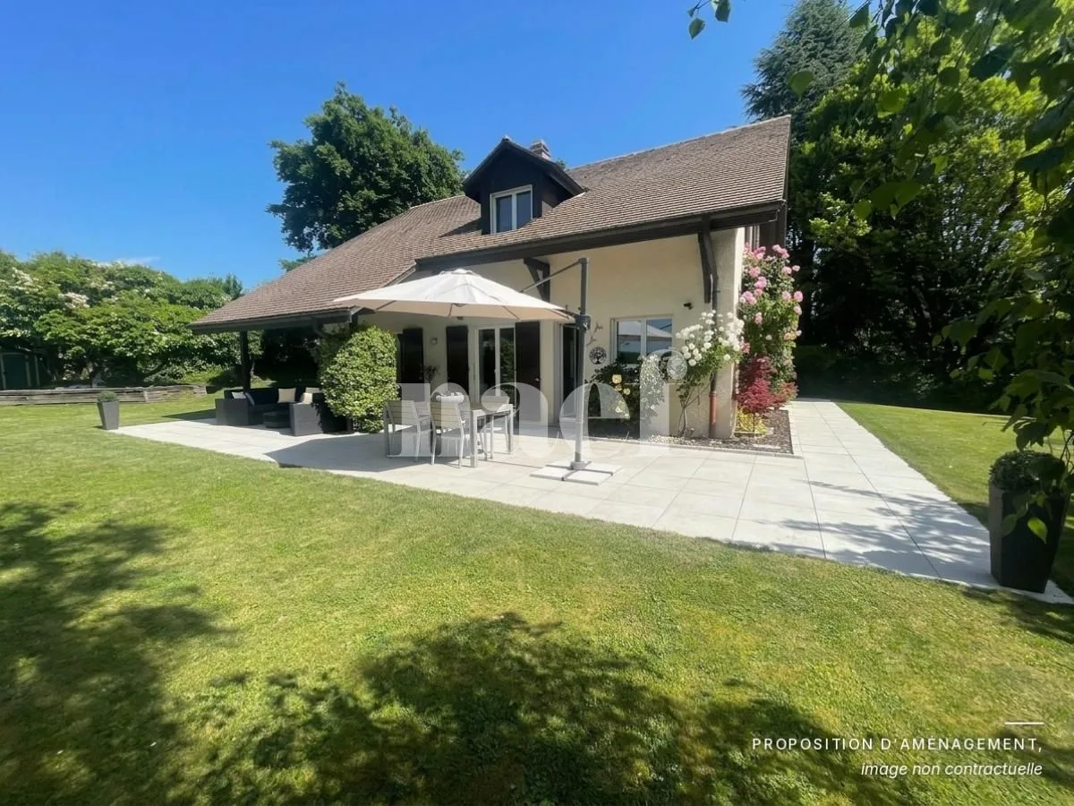 Schöne individuelle Villa, komplett renoviert, 5.5 Zimmer mit großem Garten