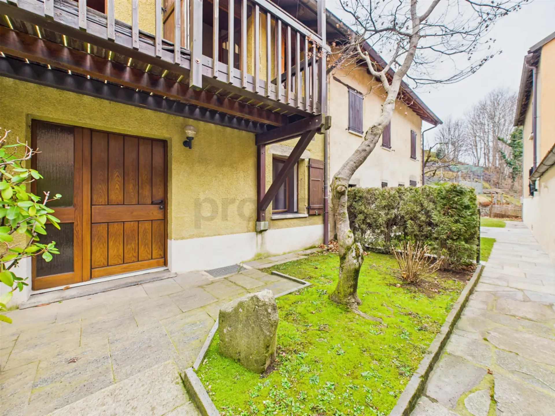 Geräumiges Reihenhaus mit 3 Räumen und Balkon in Odogno