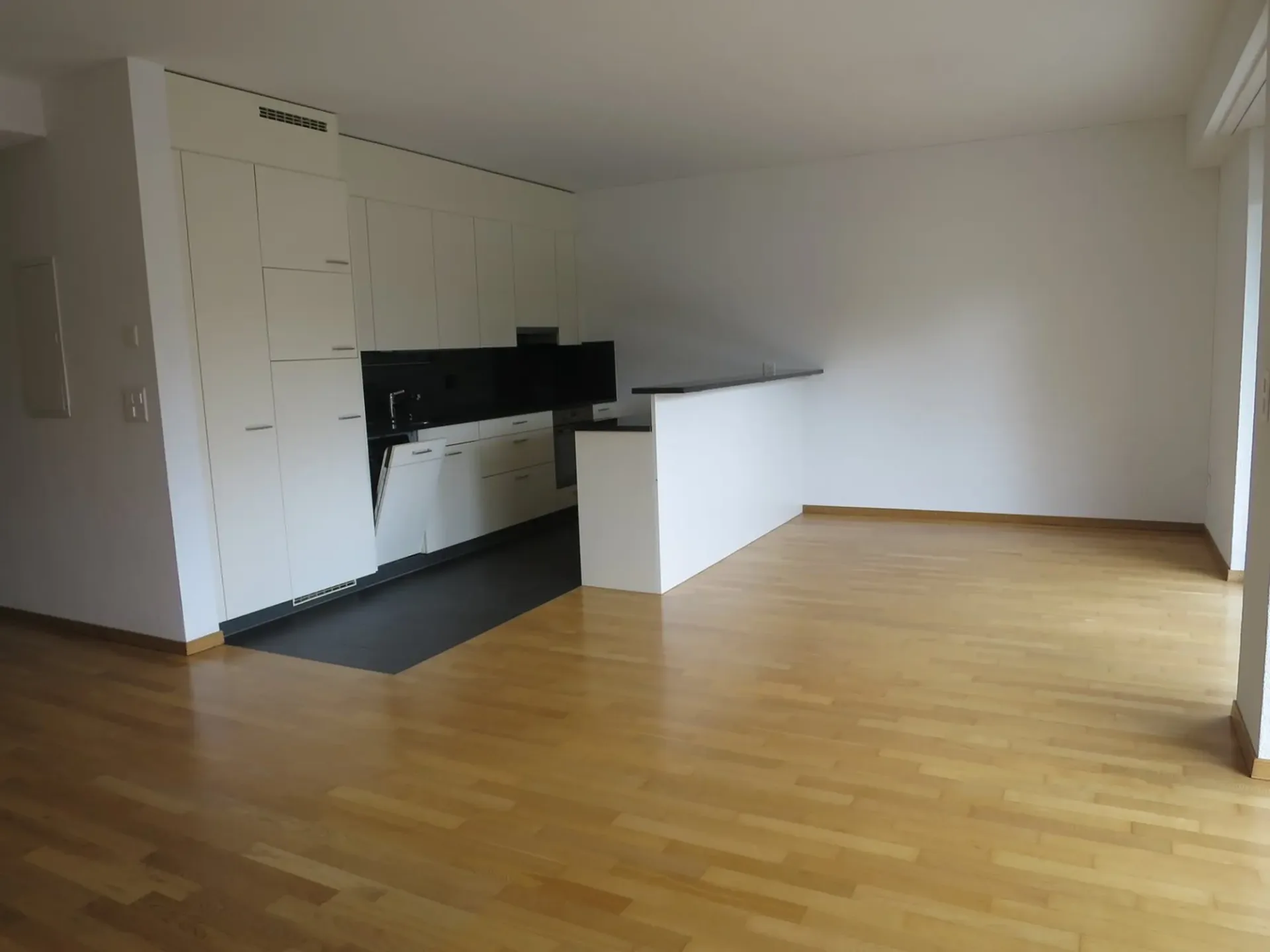 *** schöne 3.5 Zimmerwohnung mit grosszügigem Sitzplatz zu vermieten ***
