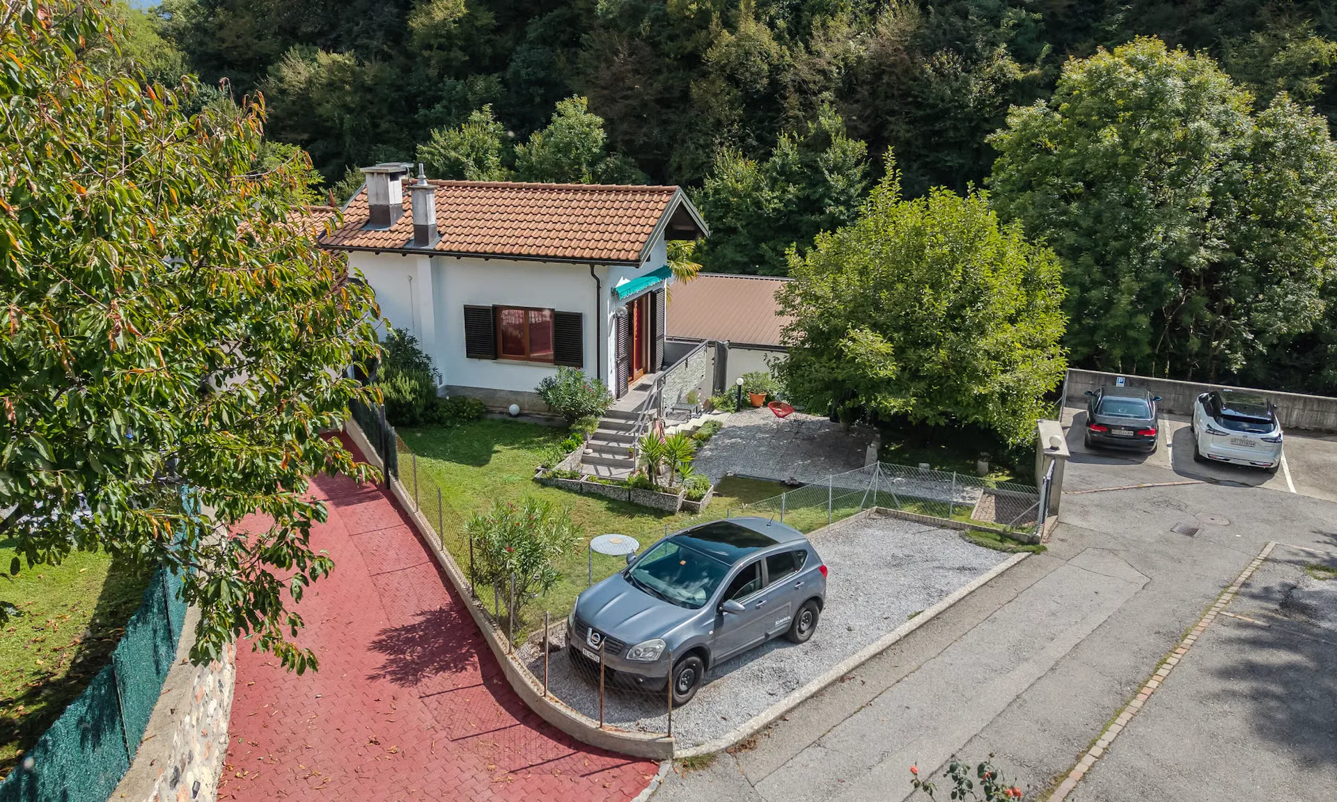 HELLES UND CHARAKTERVOLLES 4.5-ZIMMER-HAUS IM GRÜNEN IN ARZO
