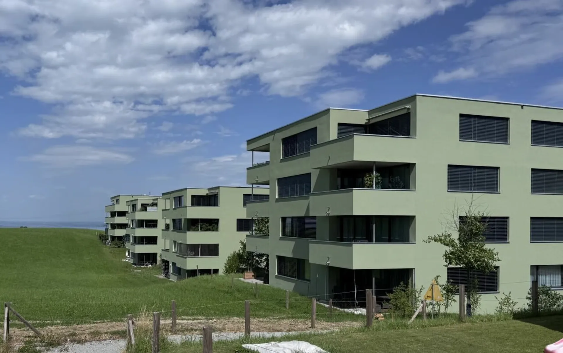 sehr schöne und moderne 3½-Zimmer-Wohnung C.21 im 2.Obergeschoss, mit Blick ins Grüne